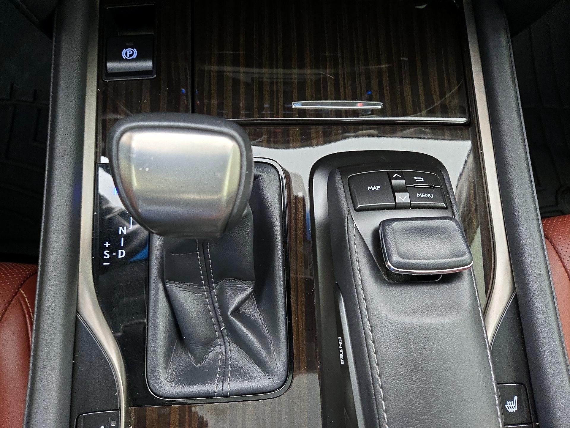 Thumbnail: 2020 Lexus LX - 18