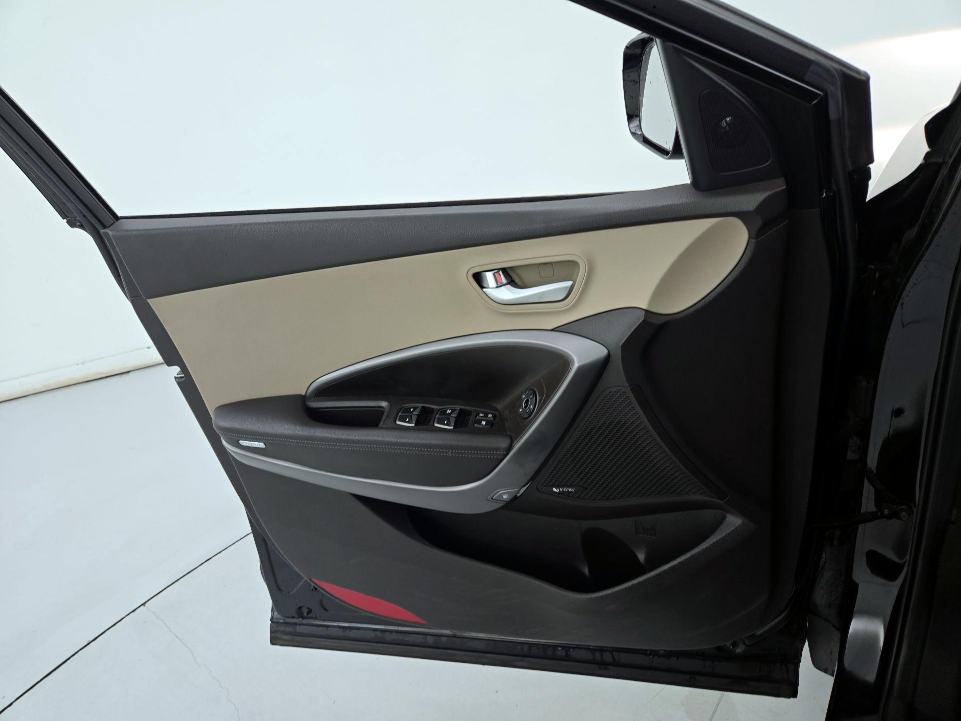 Thumbnail: 2013 Hyundai Santa Fe - 12