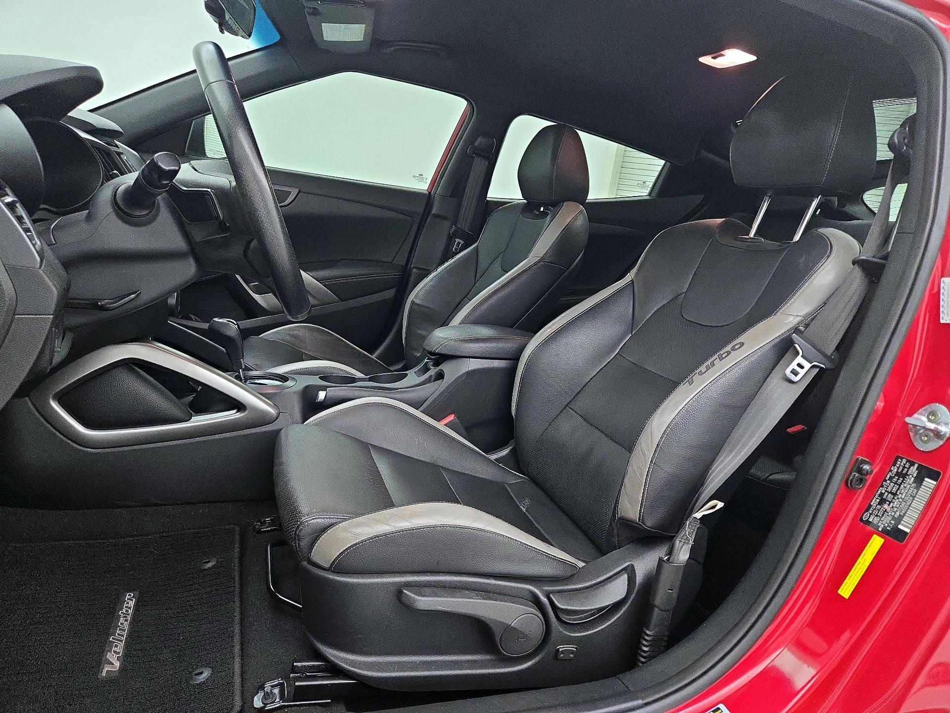 Thumbnail: 2016 Hyundai Veloster - 11