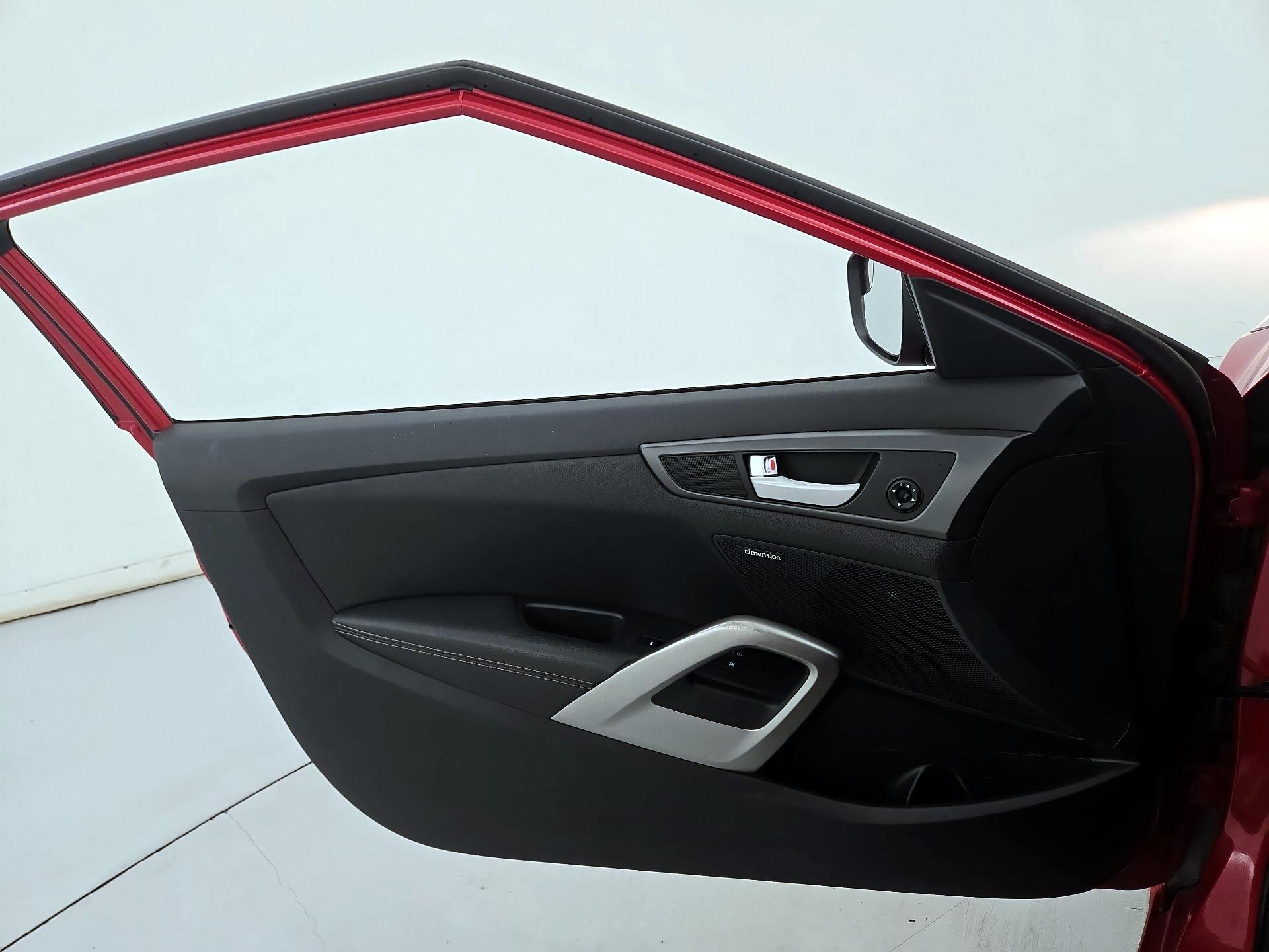 Thumbnail: 2016 Hyundai Veloster - 12