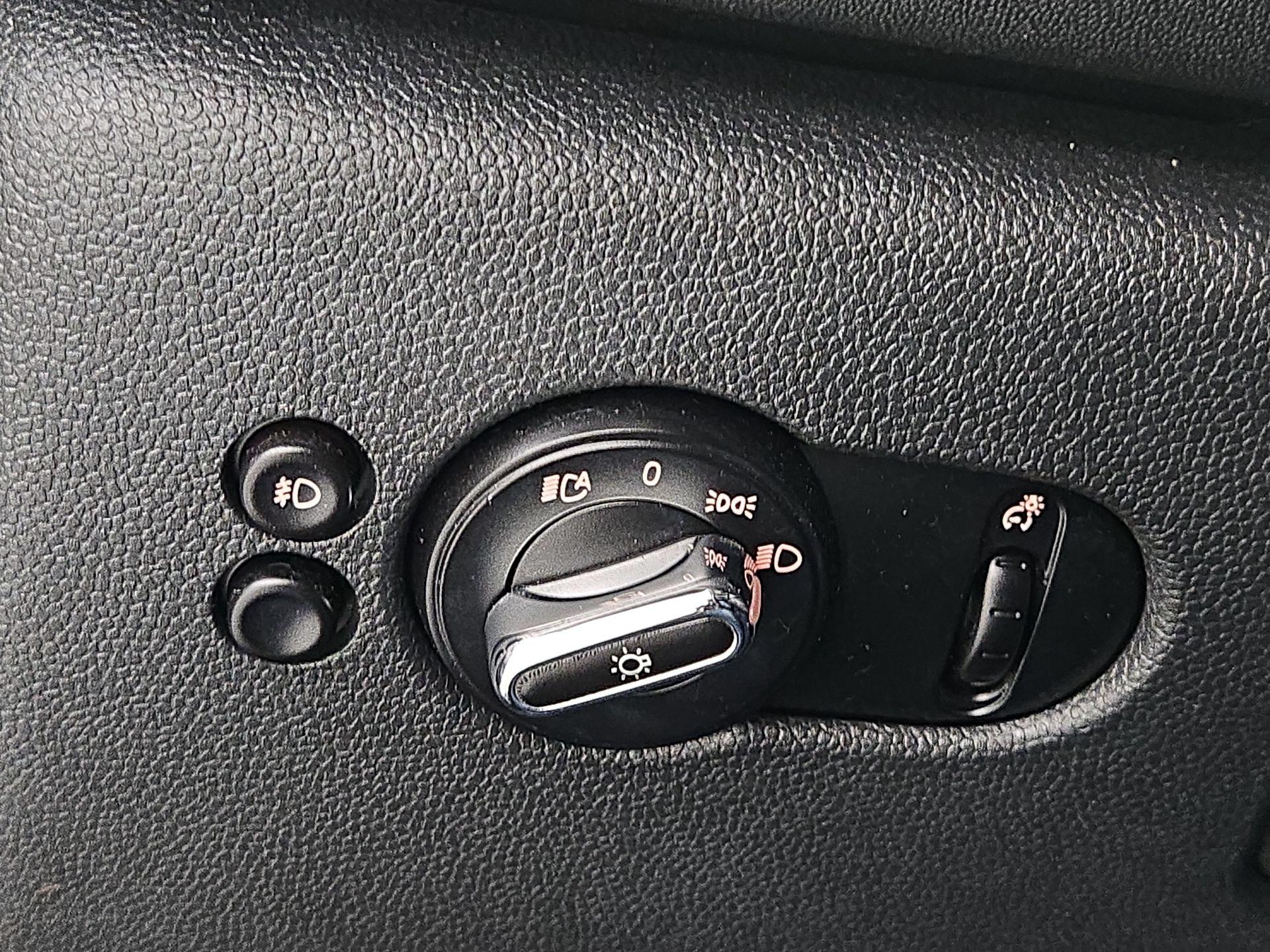 Thumbnail: 2015 MINI Cooper Hardtop - 13