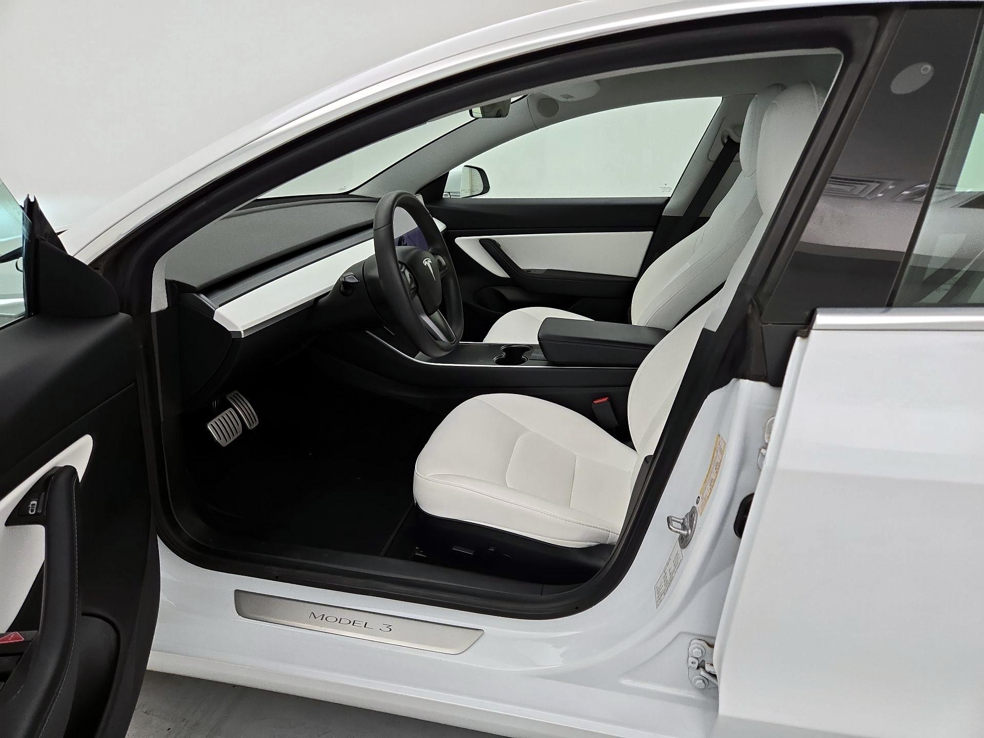 Thumbnail: 2020 Tesla Model 3 - 11
