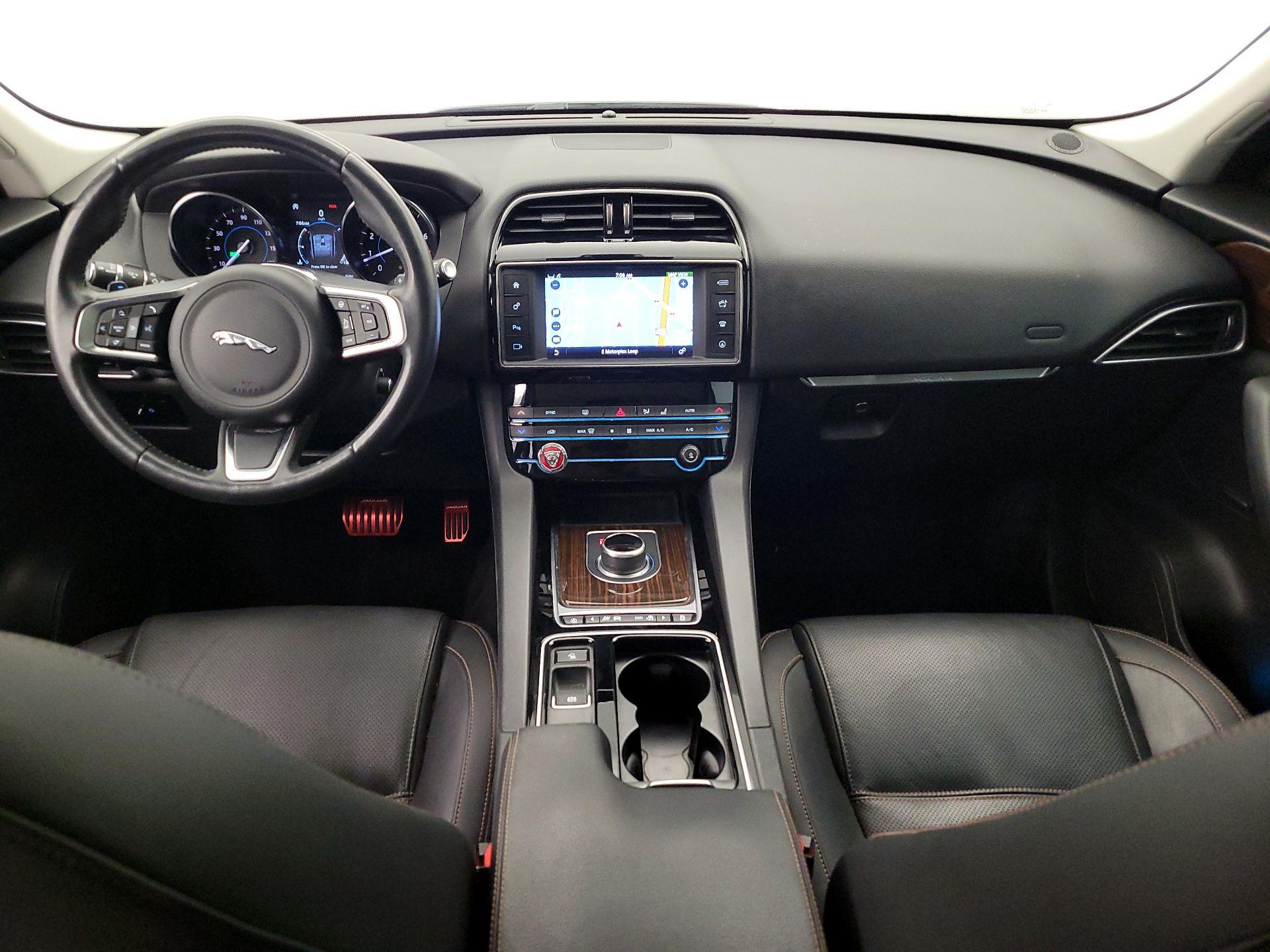 Thumbnail: 2018 Jaguar F-Pace - 9