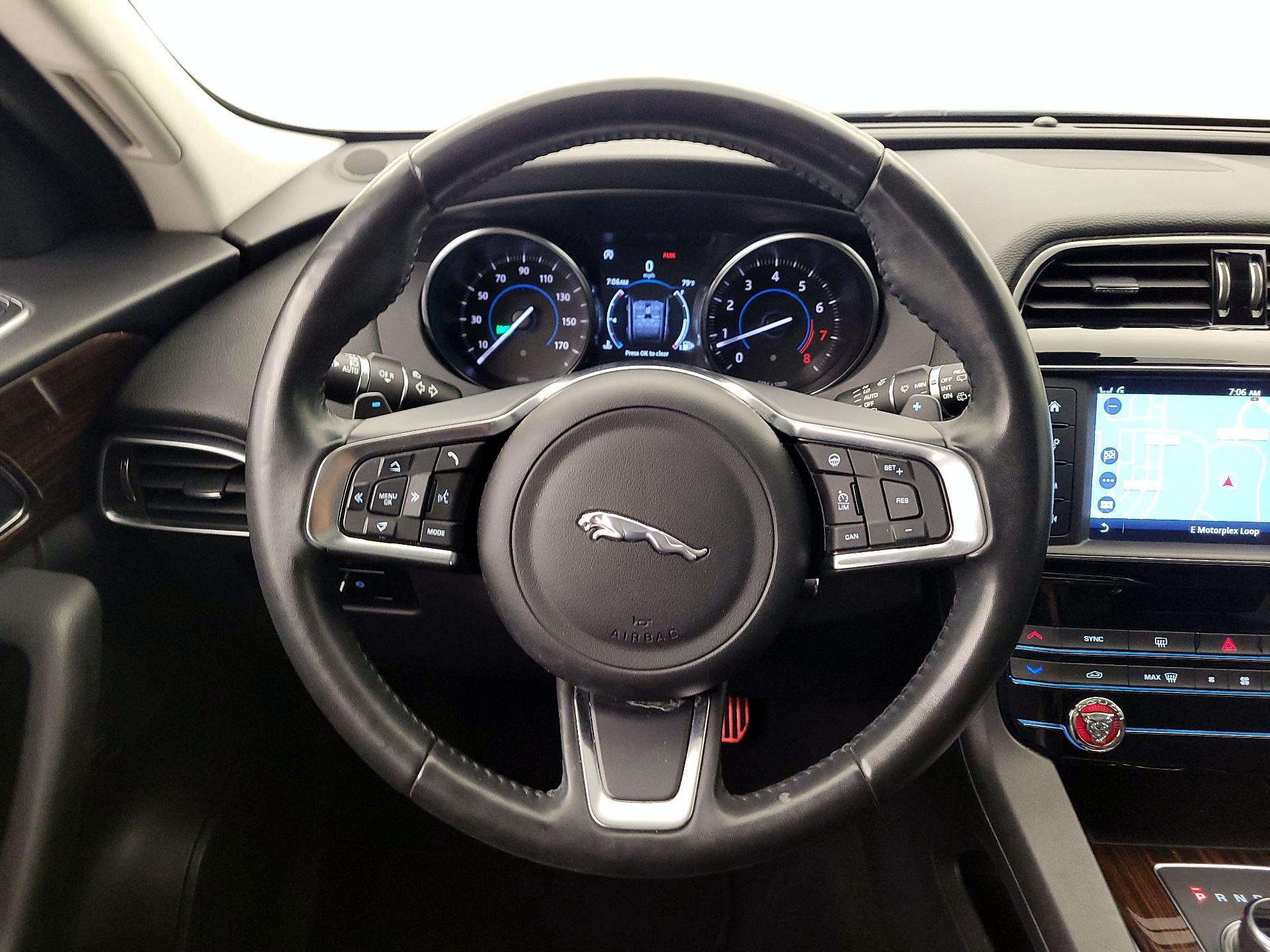 Thumbnail: 2018 Jaguar F-Pace - 10
