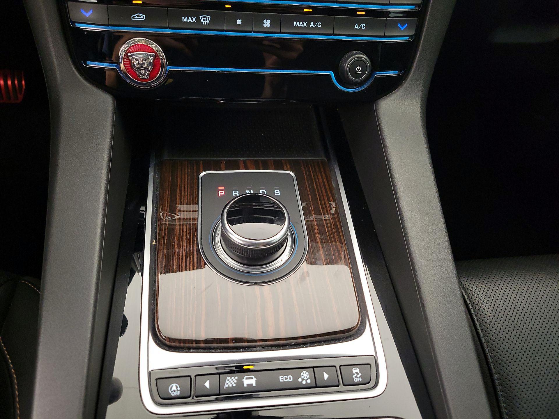 Thumbnail: 2018 Jaguar F-Pace - 18