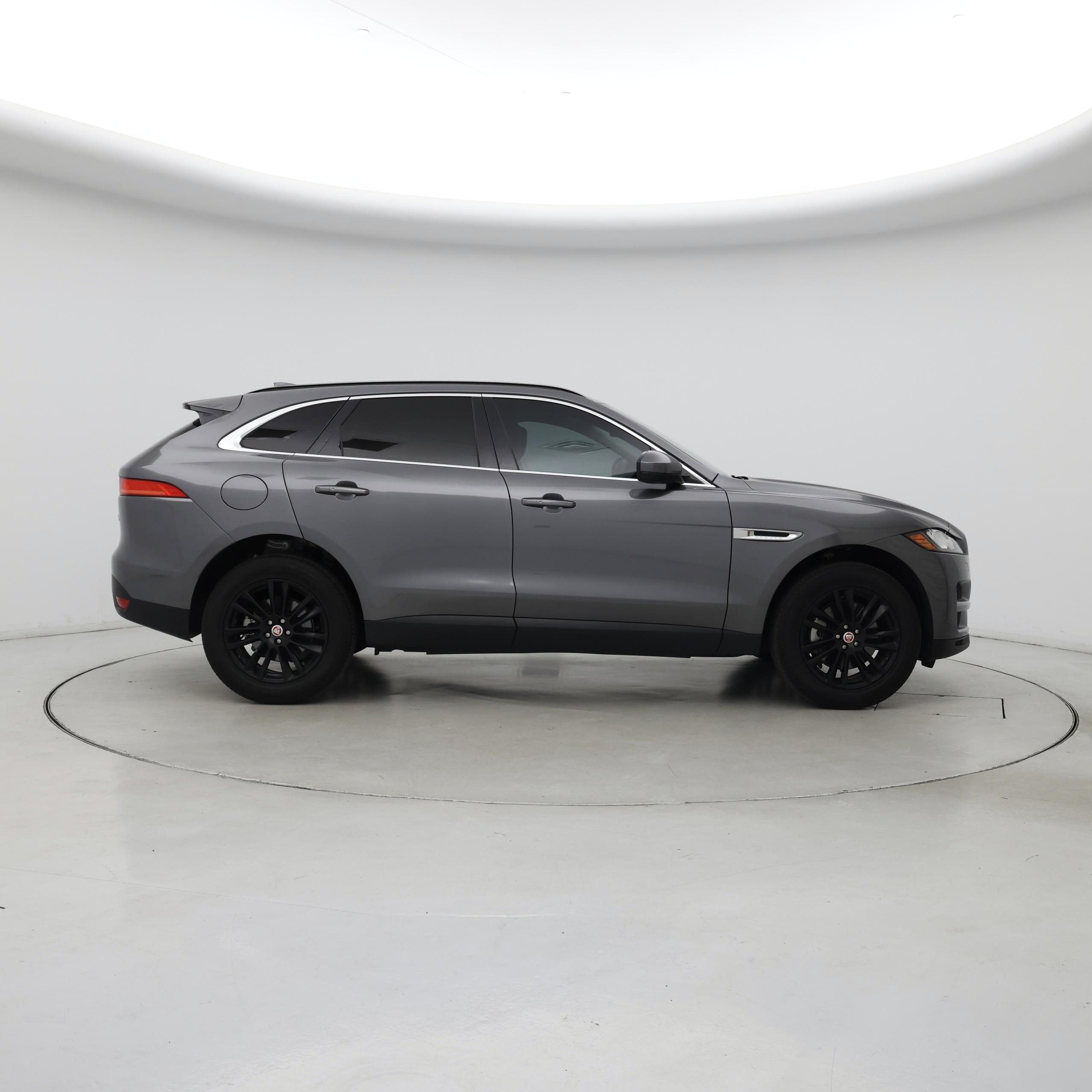 Thumbnail: 2018 Jaguar F-Pace - 7