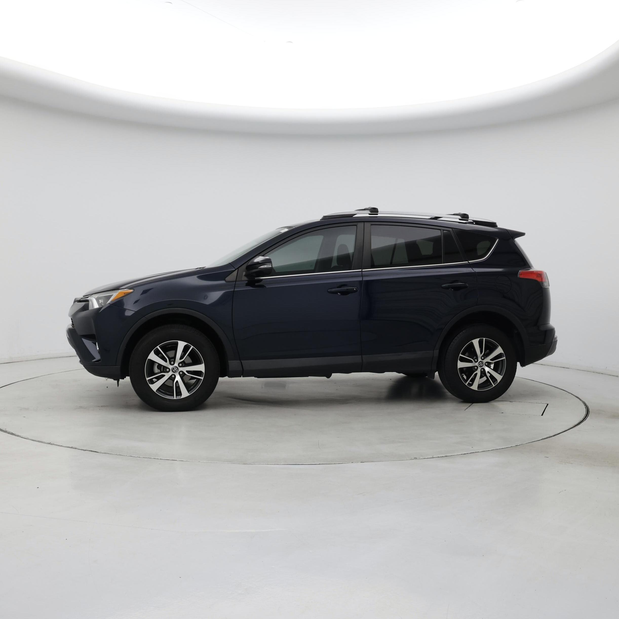 Thumbnail: 2017 Toyota RAV4 - 3