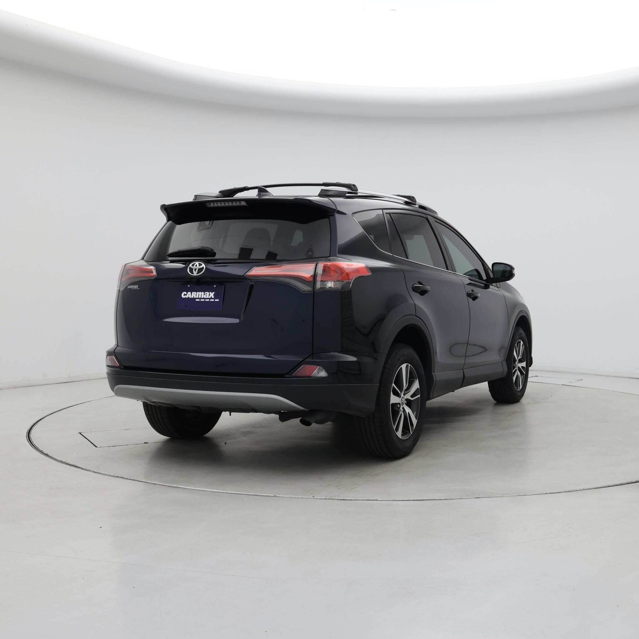 Thumbnail: 2017 Toyota RAV4 - 8