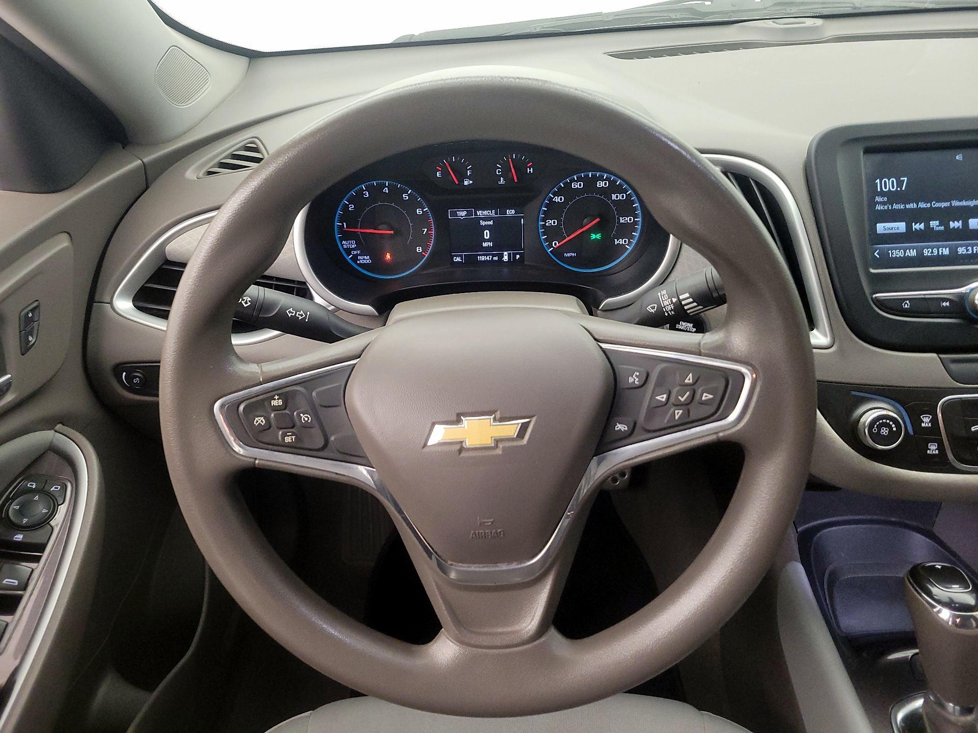 Thumbnail: 2016 Chevrolet Malibu - 10