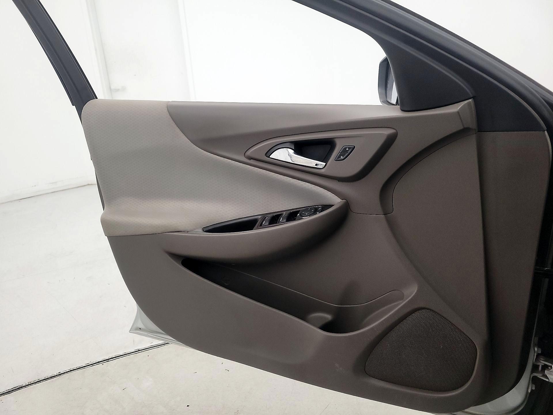 Thumbnail: 2016 Chevrolet Malibu - 12