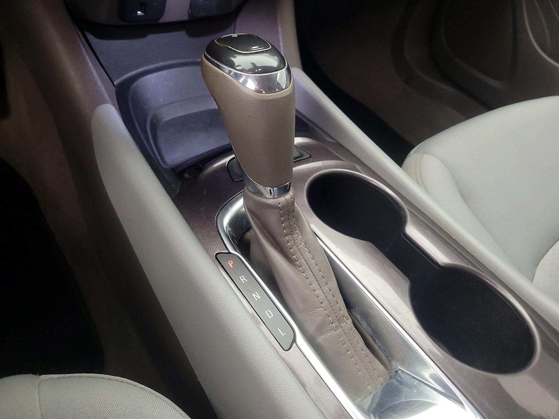 Thumbnail: 2016 Chevrolet Malibu - 17