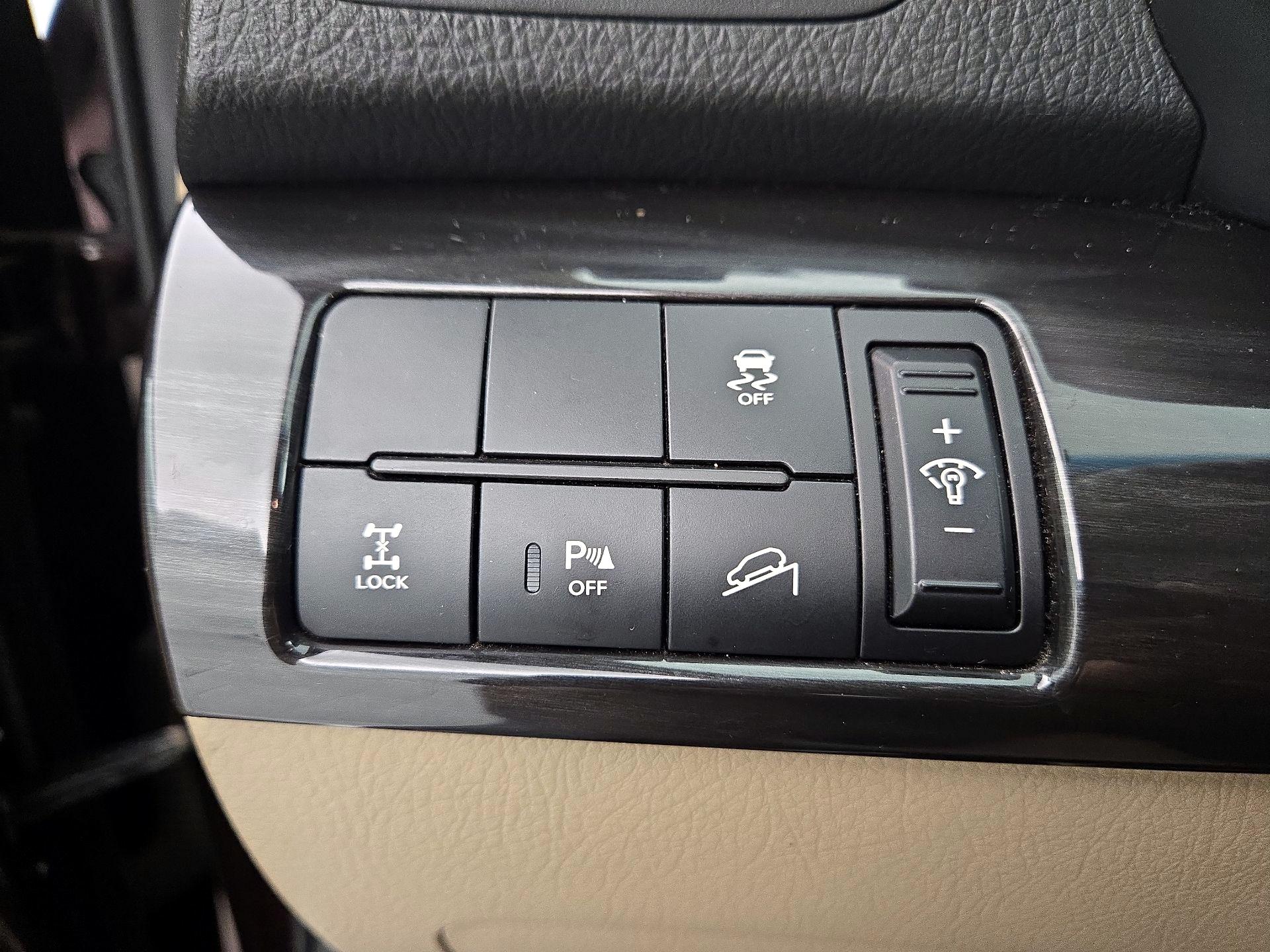 Thumbnail: 2013 Kia Sorento - 13