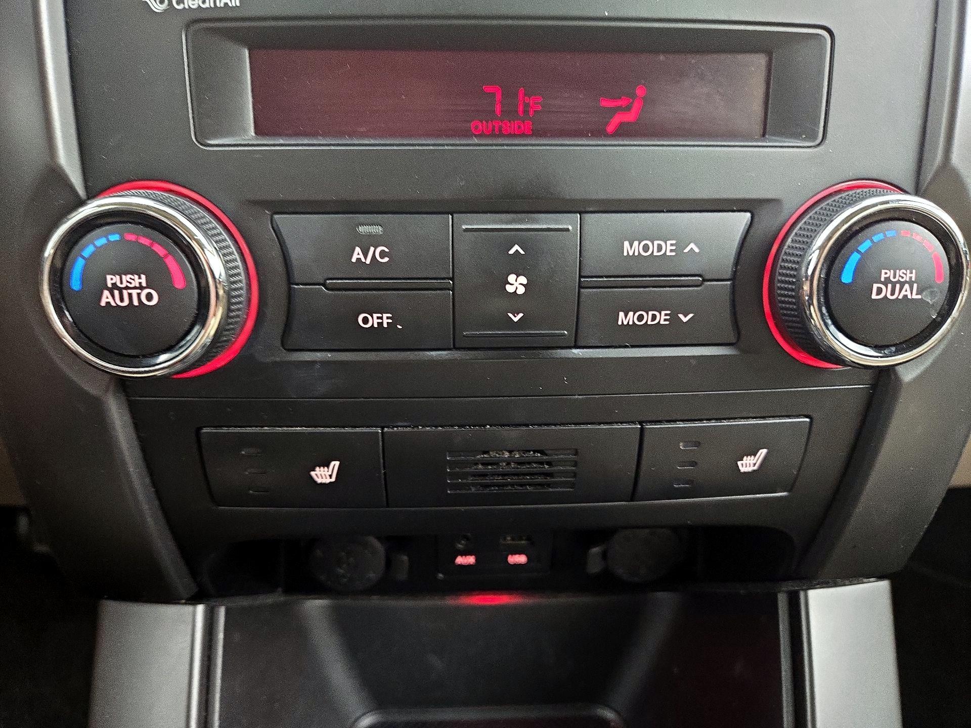 Thumbnail: 2013 Kia Sorento - 16