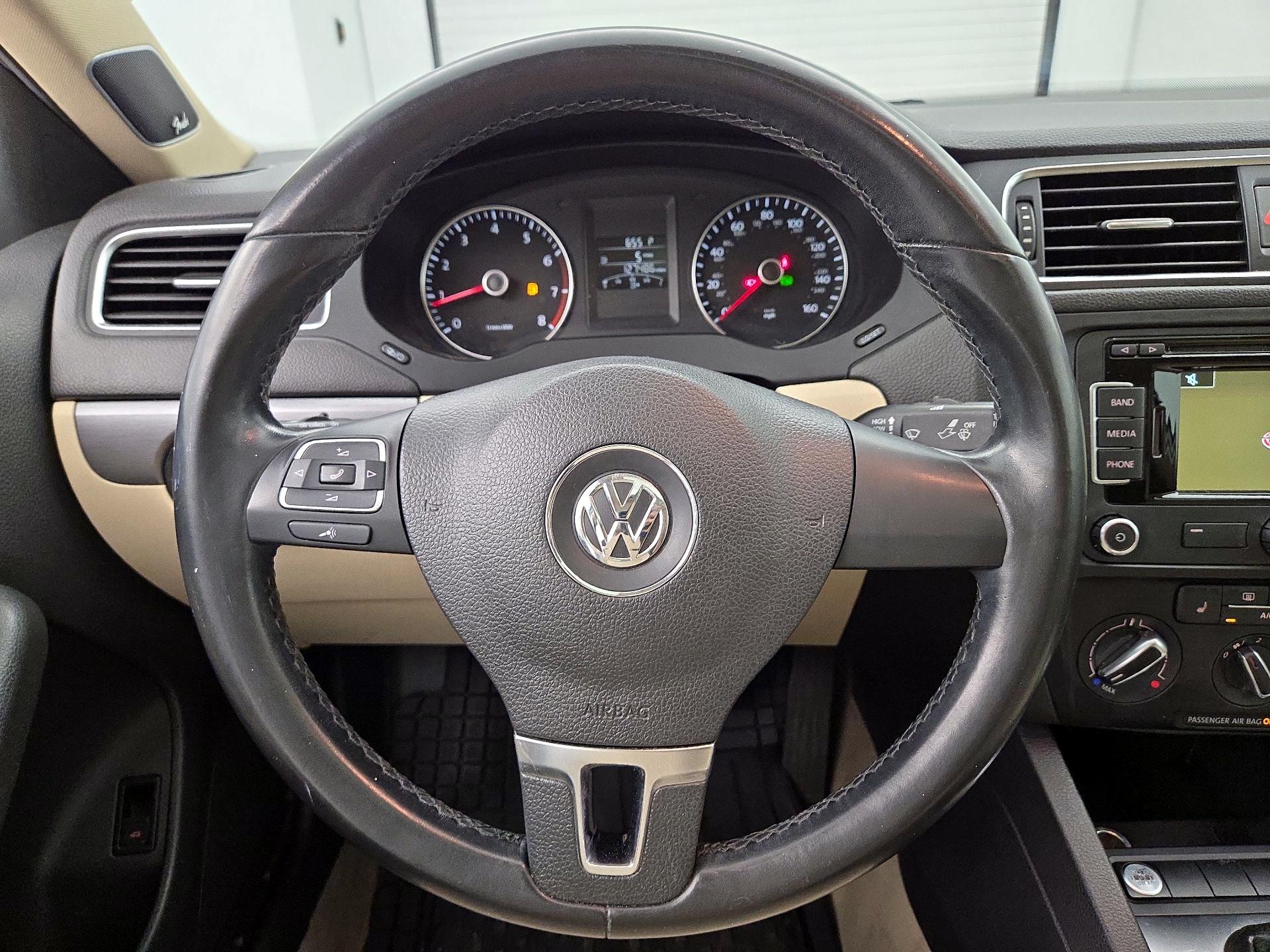 Thumbnail: 2014 Volkswagen Jetta - 10