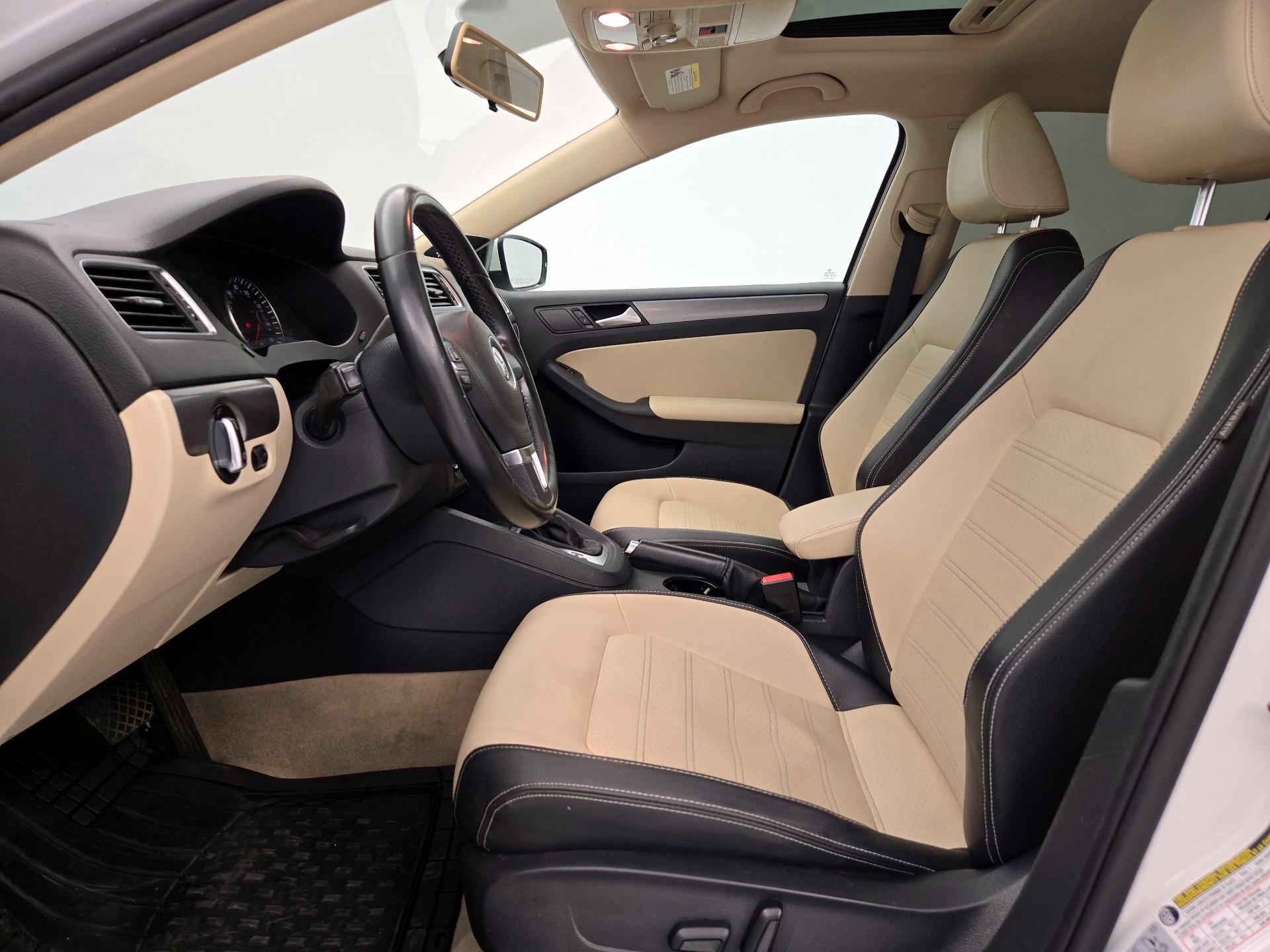 Thumbnail: 2014 Volkswagen Jetta - 11