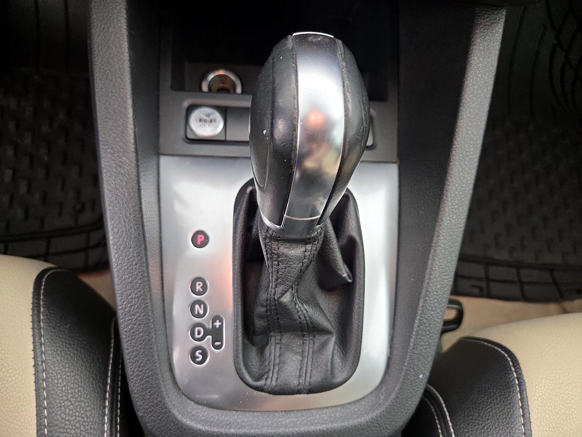 Thumbnail: 2014 Volkswagen Jetta - 18