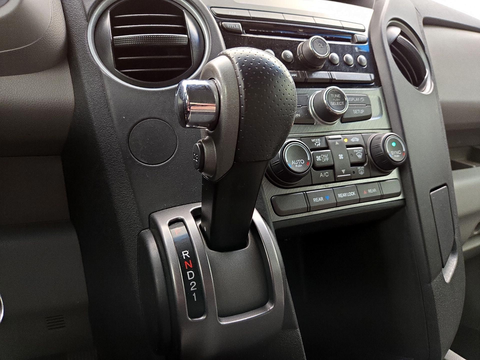 Thumbnail: 2014 Honda Pilot - 17