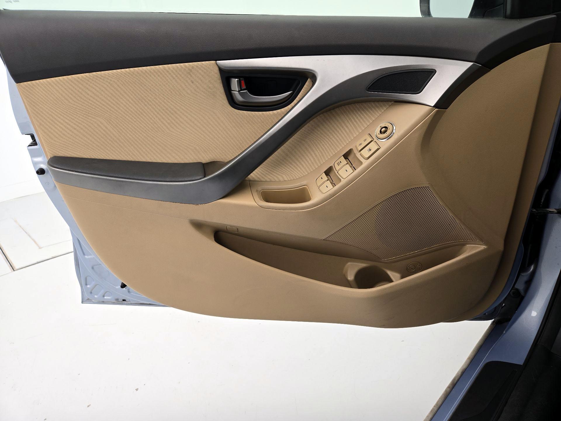 Thumbnail: 2013 Hyundai Elantra - 12