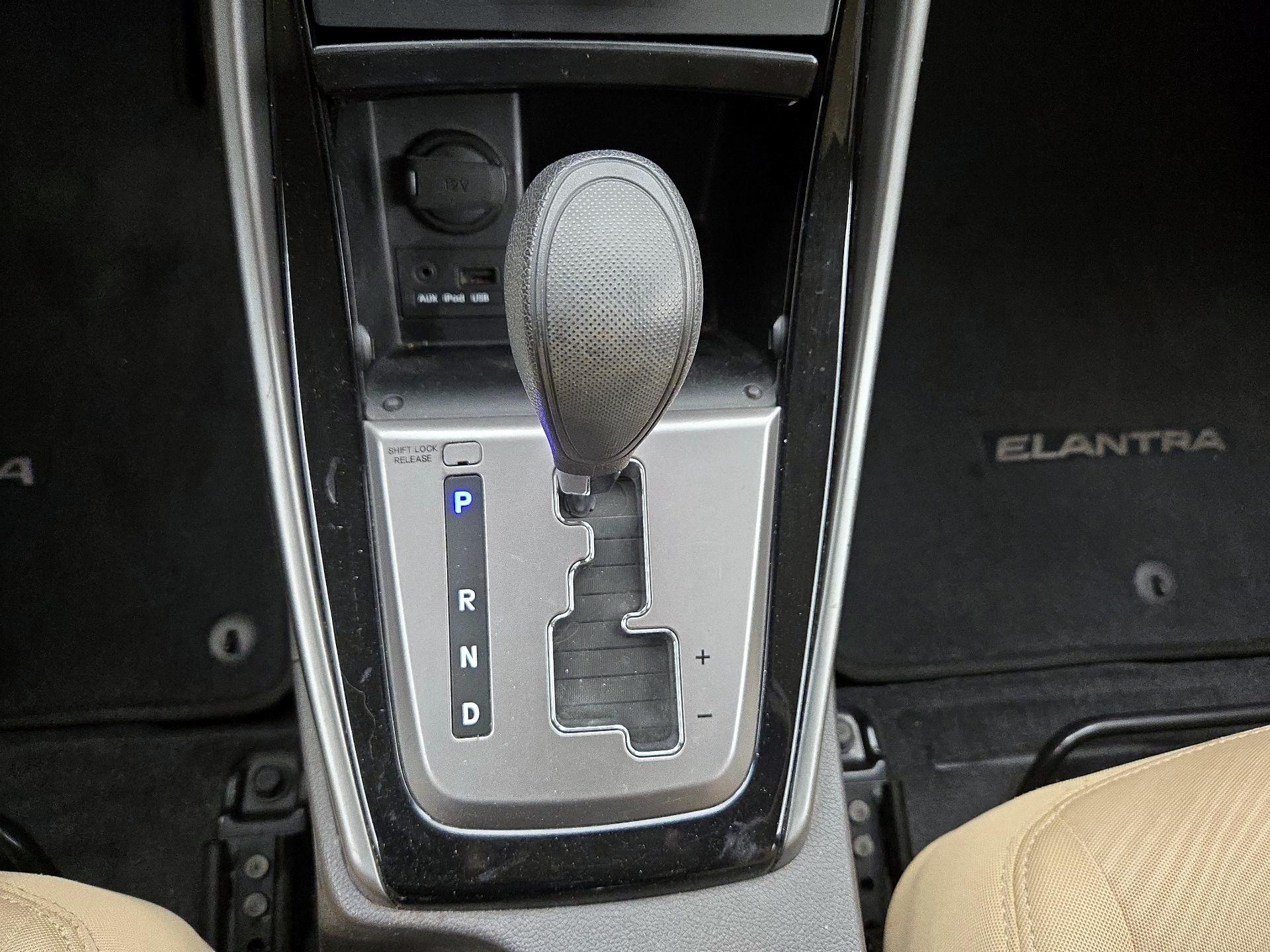Thumbnail: 2013 Hyundai Elantra - 16
