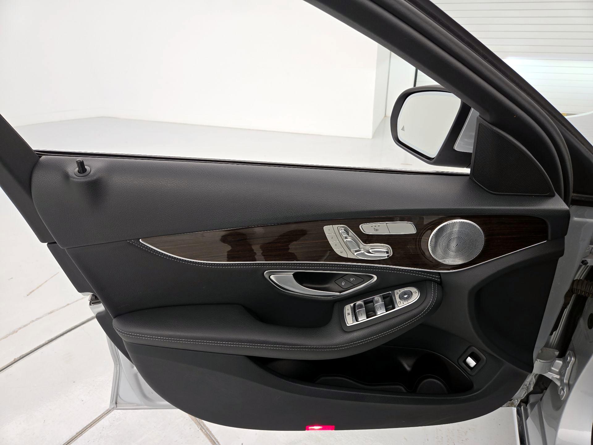 Thumbnail: 2015 Mercedes-Benz C-Class - 12