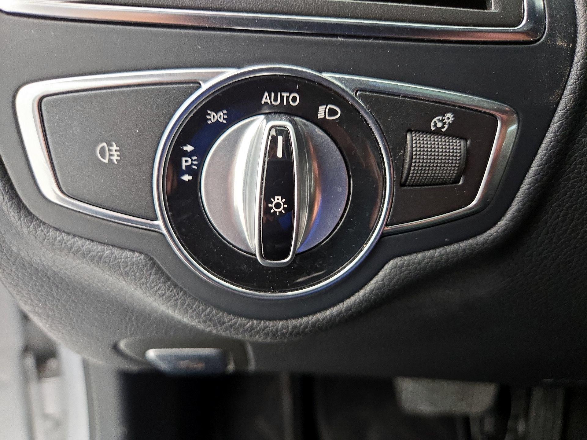 Thumbnail: 2015 Mercedes-Benz C-Class - 13
