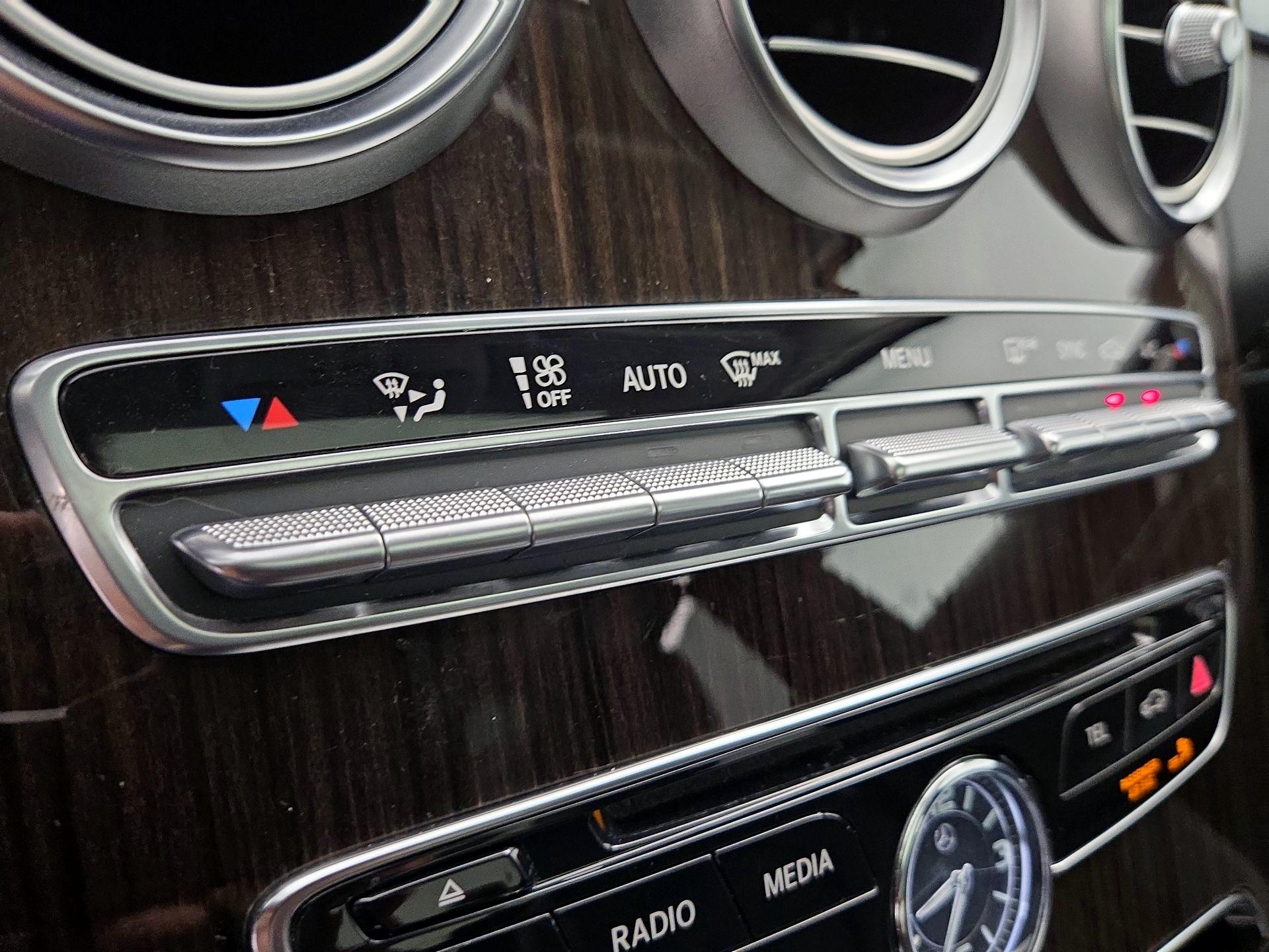 Thumbnail: 2015 Mercedes-Benz C-Class - 17