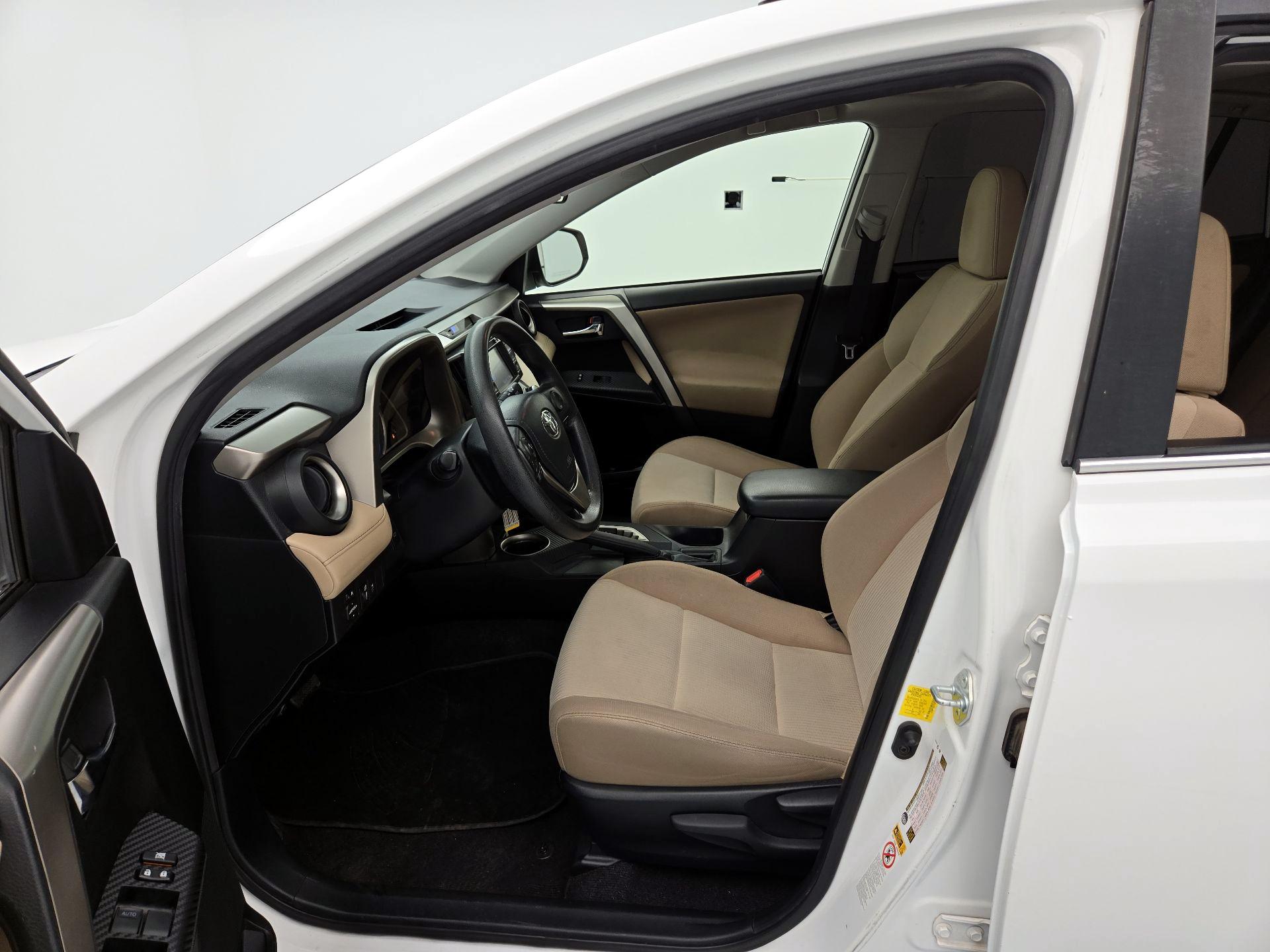 Thumbnail: 2015 Toyota RAV4 - 11