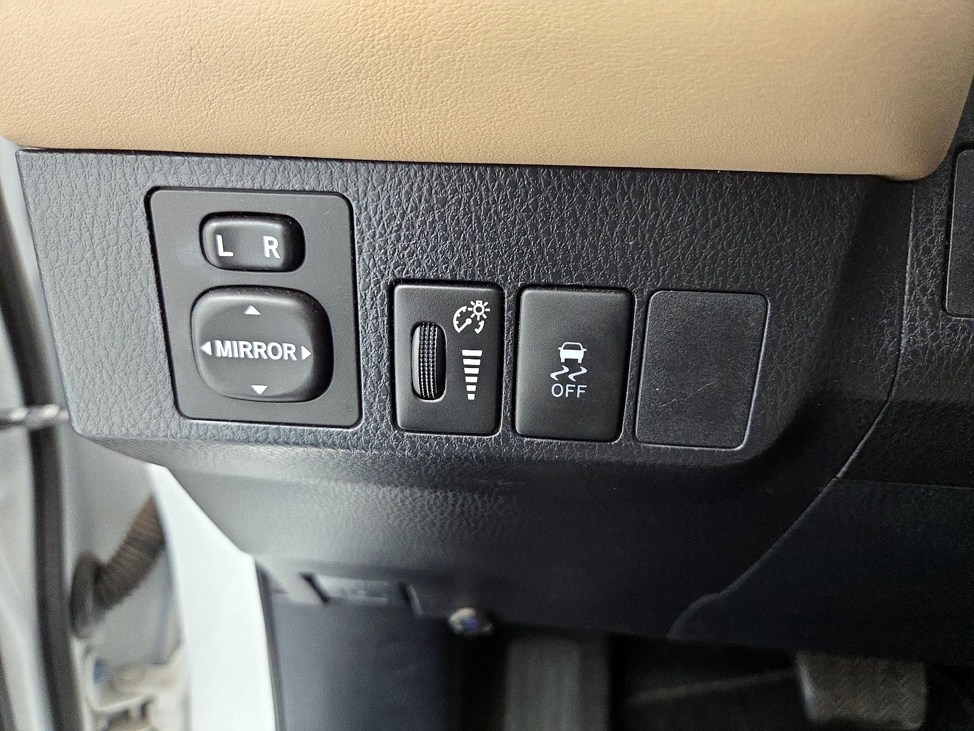 Thumbnail: 2015 Toyota RAV4 - 13
