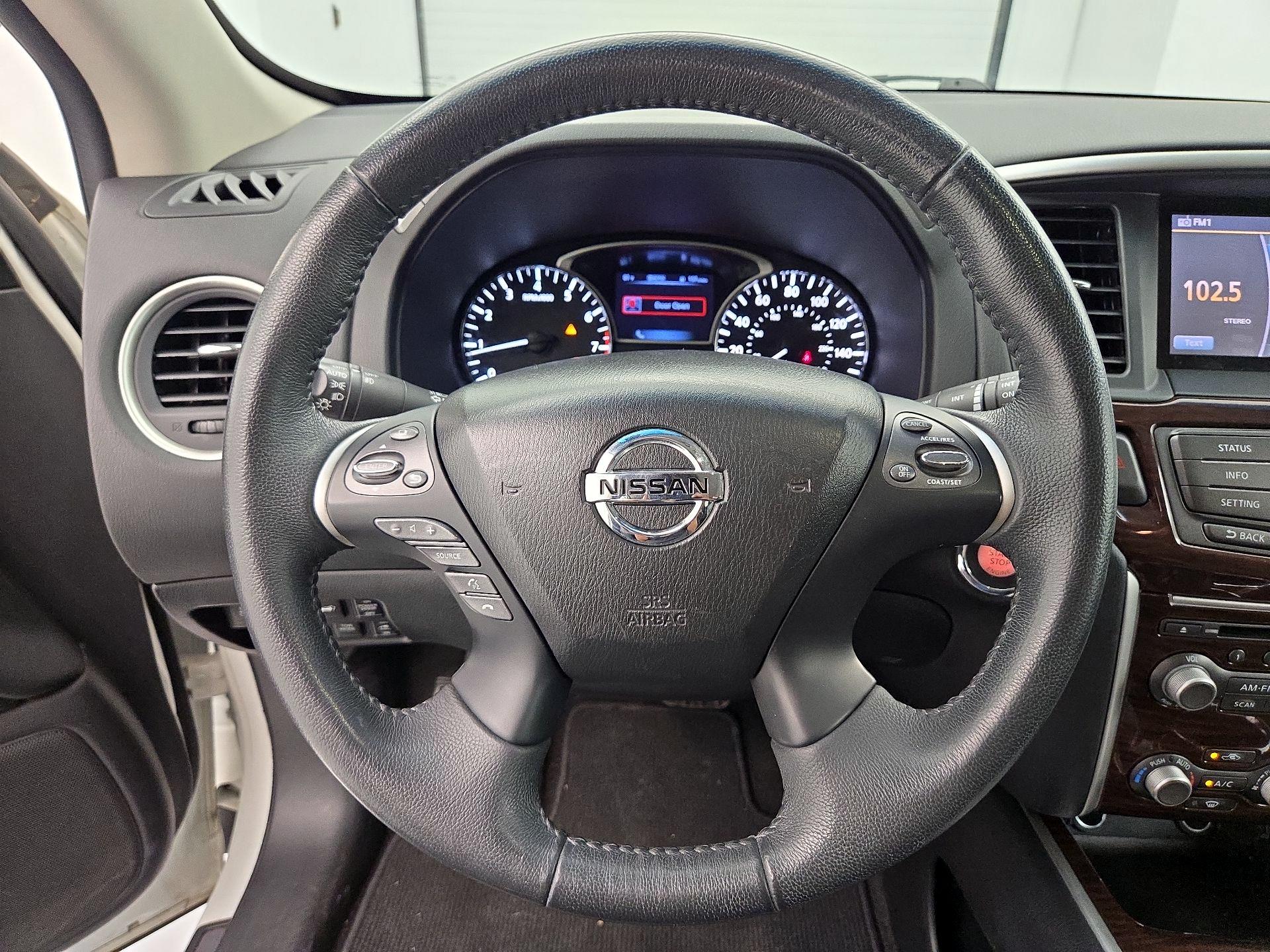 Thumbnail: 2015 Nissan Pathfinder - 10