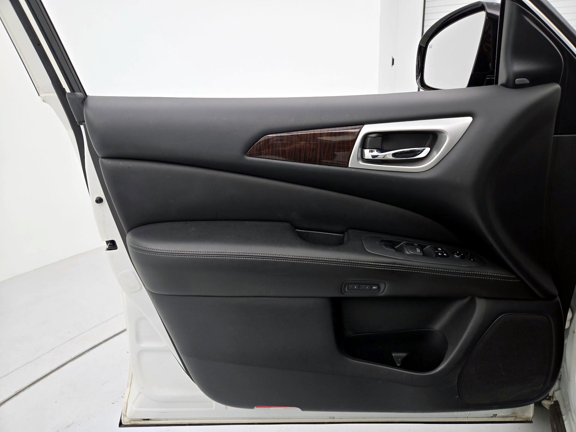Thumbnail: 2015 Nissan Pathfinder - 12