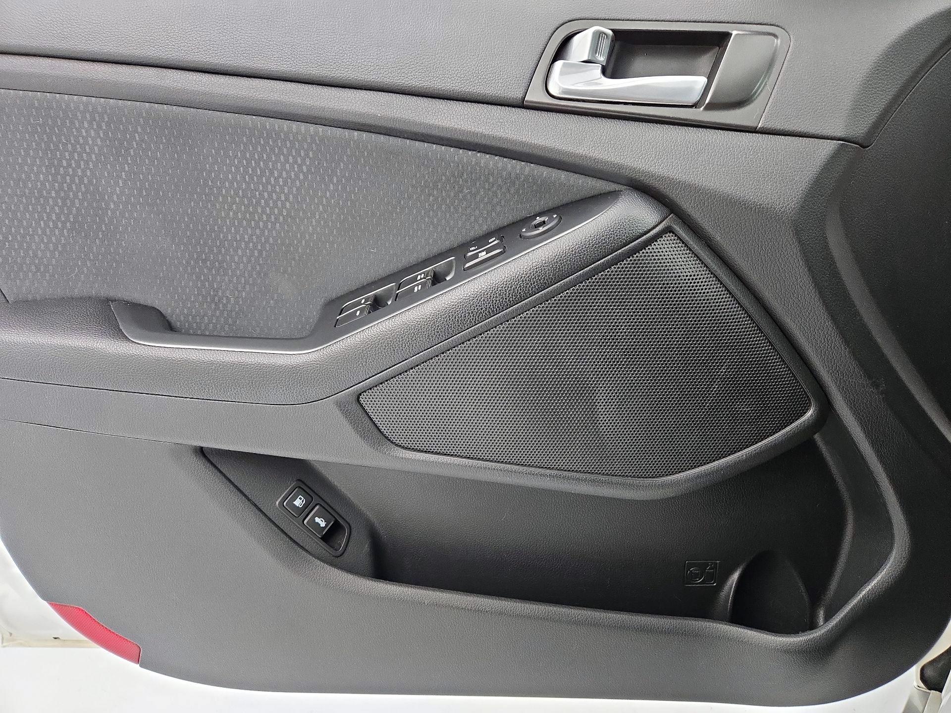 Thumbnail: 2016 Kia Optima - 12