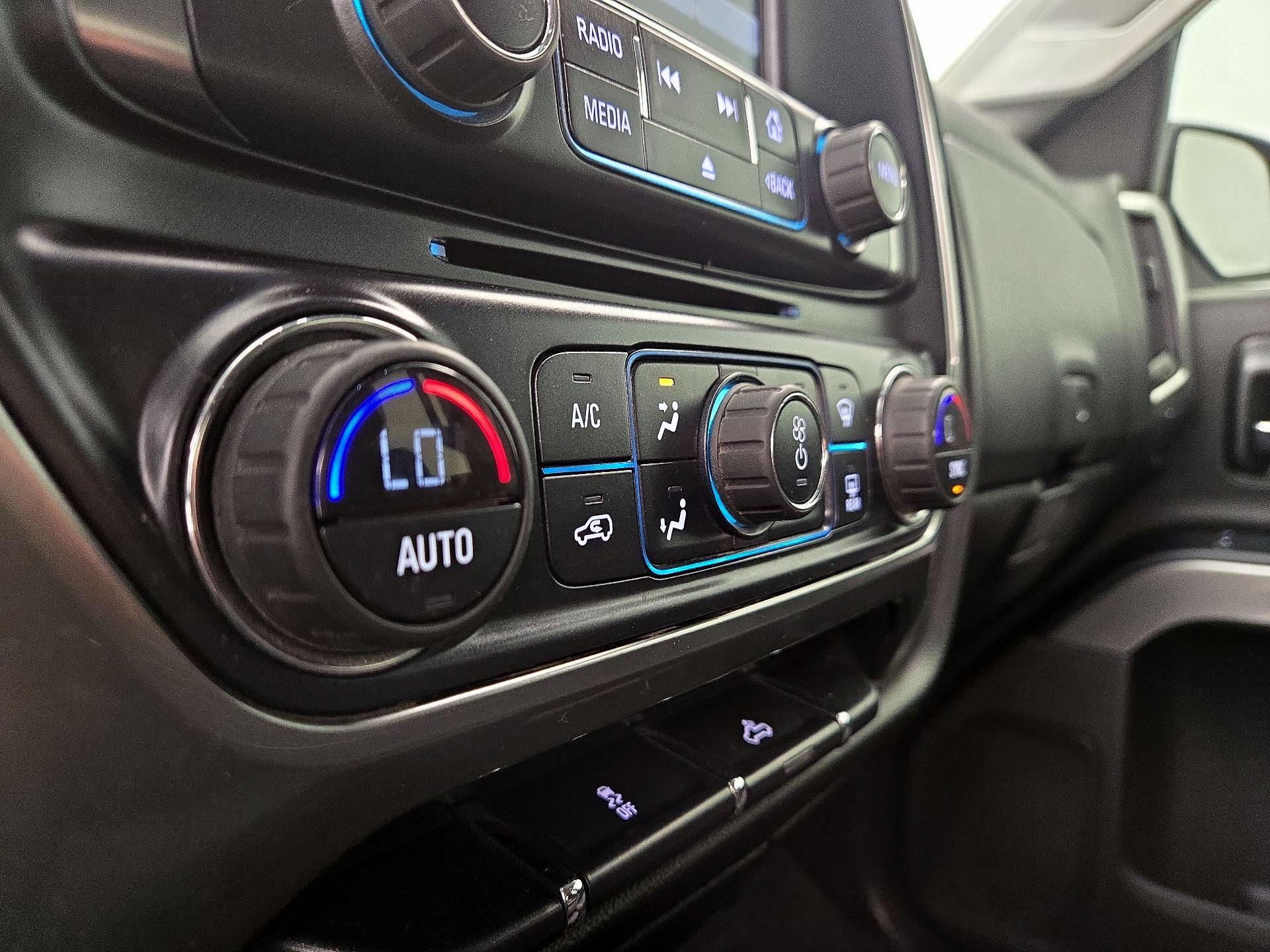 Thumbnail: 2016 Chevrolet Silverado 1500 - 17
