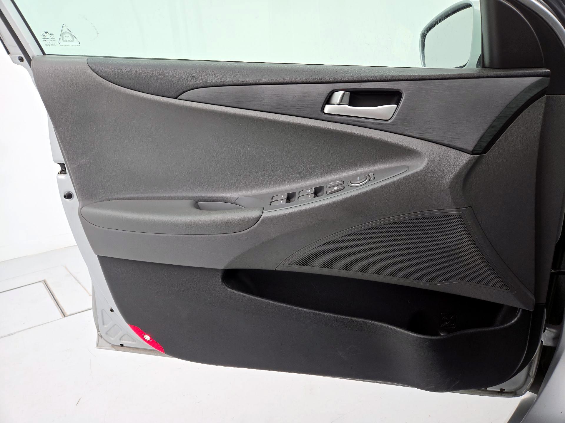 Thumbnail: 2014 Hyundai Sonata - 12