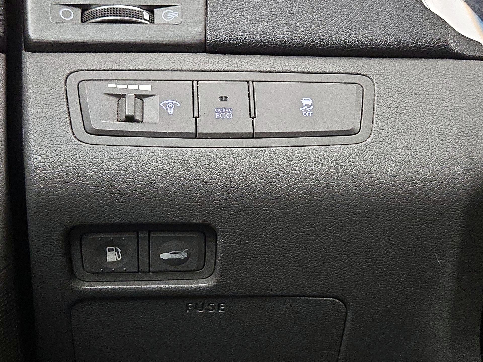 Thumbnail: 2014 Hyundai Sonata - 13