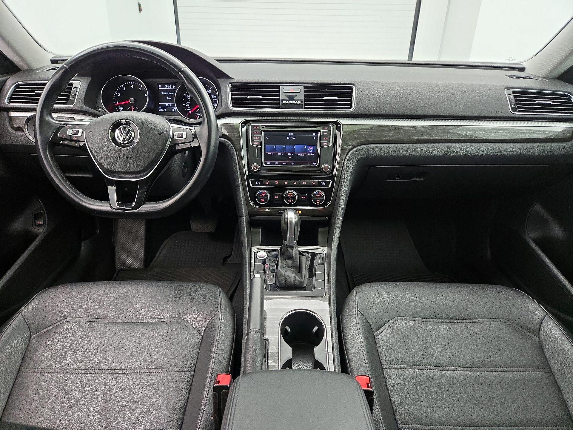 Thumbnail: 2018 Volkswagen Passat - 9