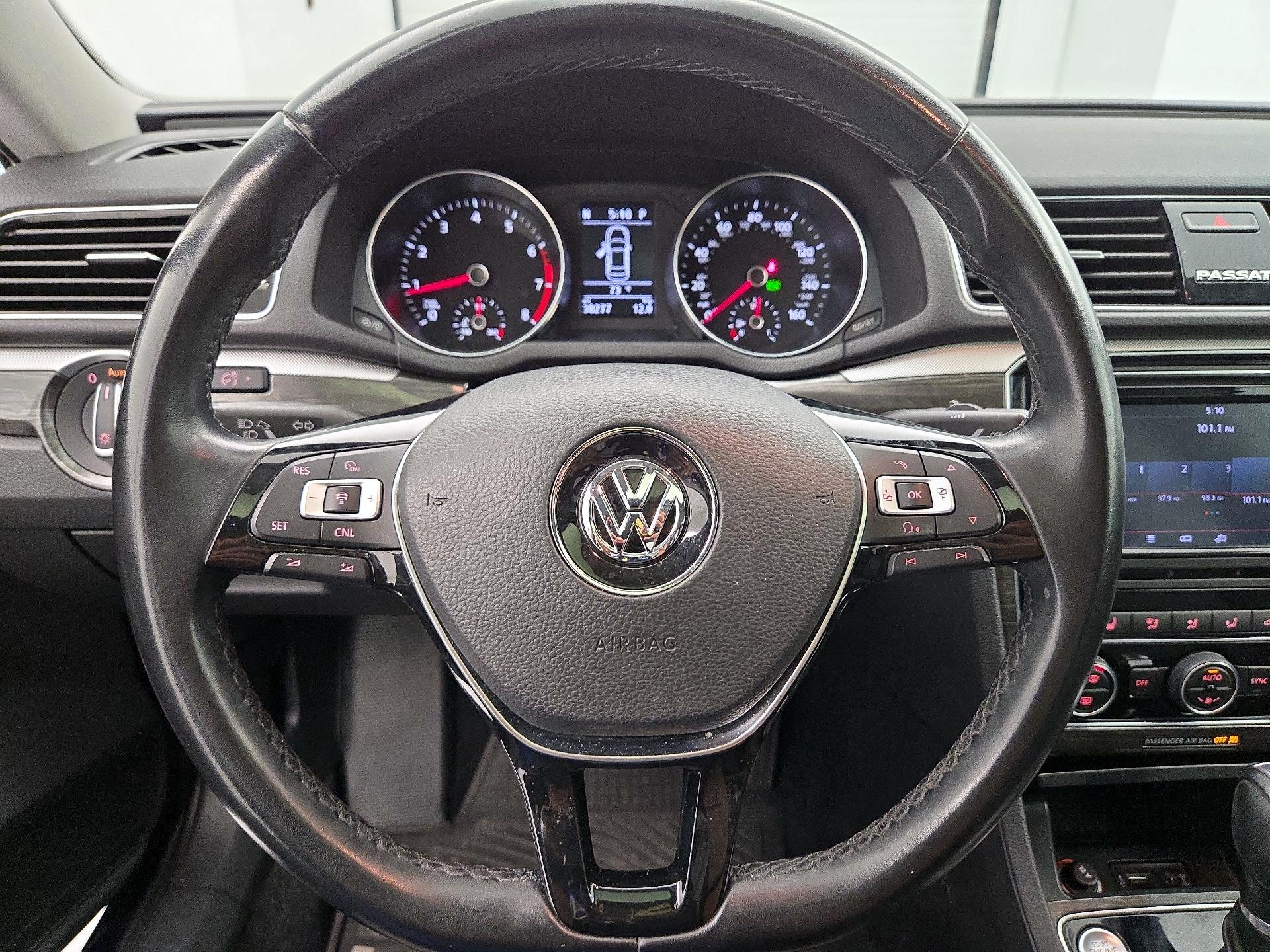 Thumbnail: 2018 Volkswagen Passat - 10