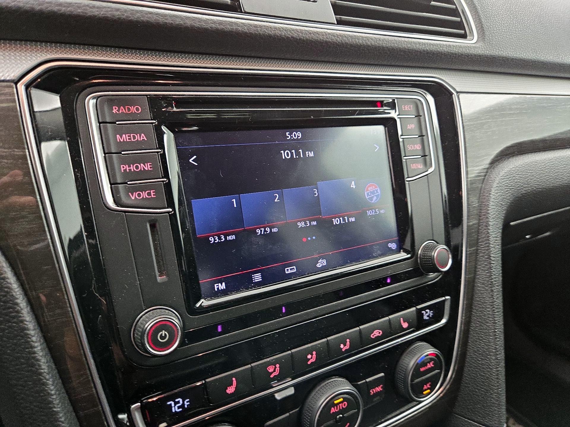 Thumbnail: 2018 Volkswagen Passat - 15