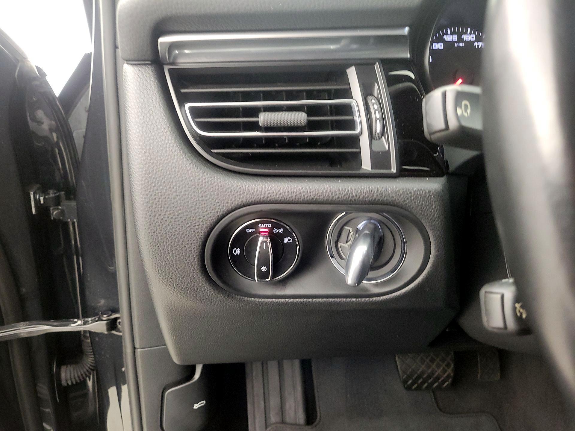 Thumbnail: 2019 Porsche Macan - 13