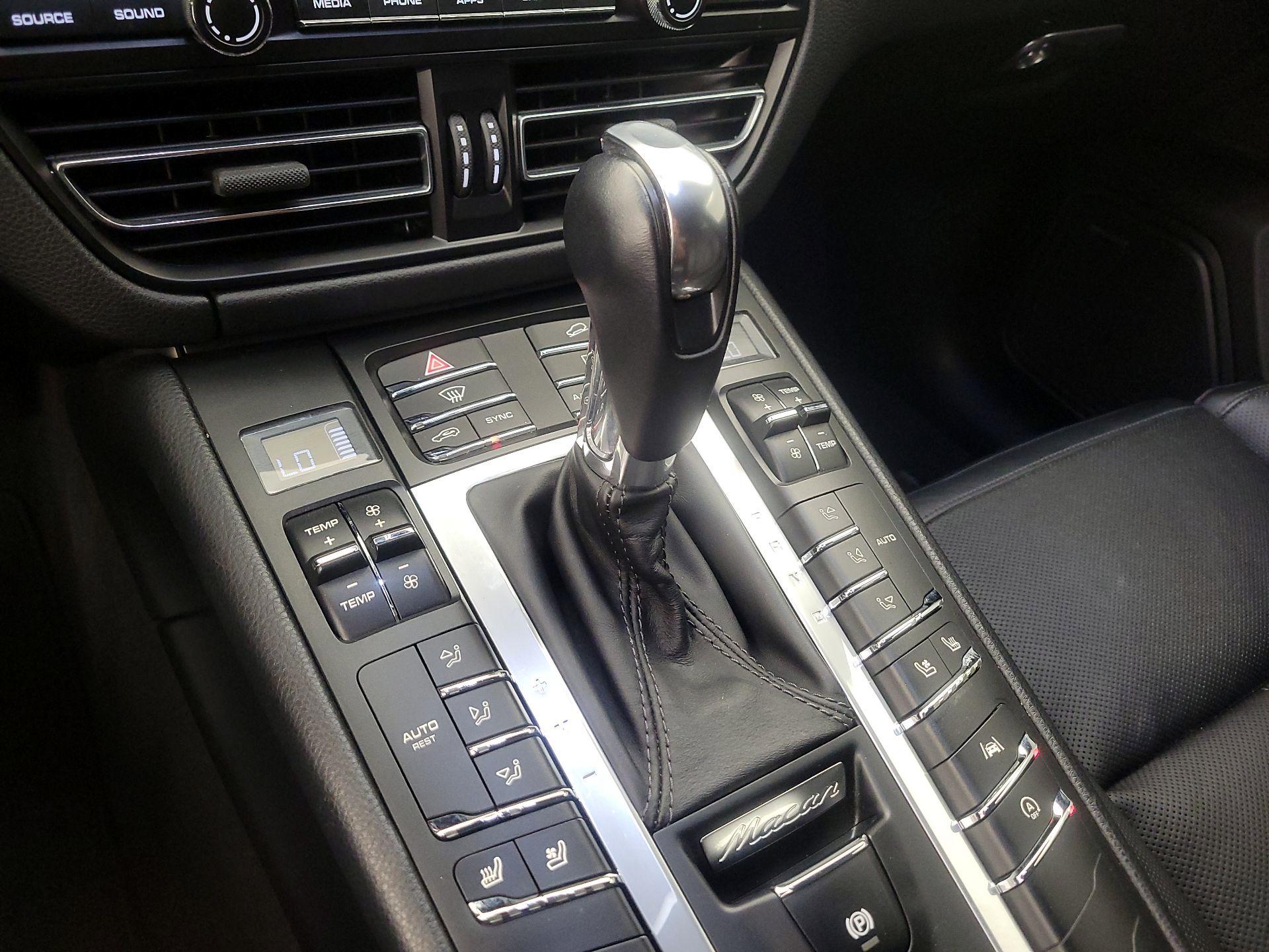 Thumbnail: 2019 Porsche Macan - 18