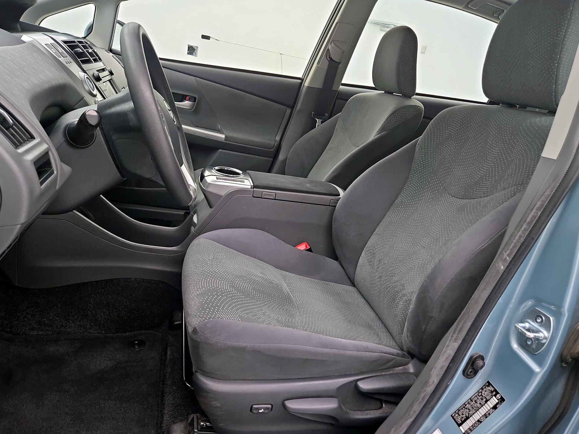 Thumbnail: 2014 Toyota Prius v - 11