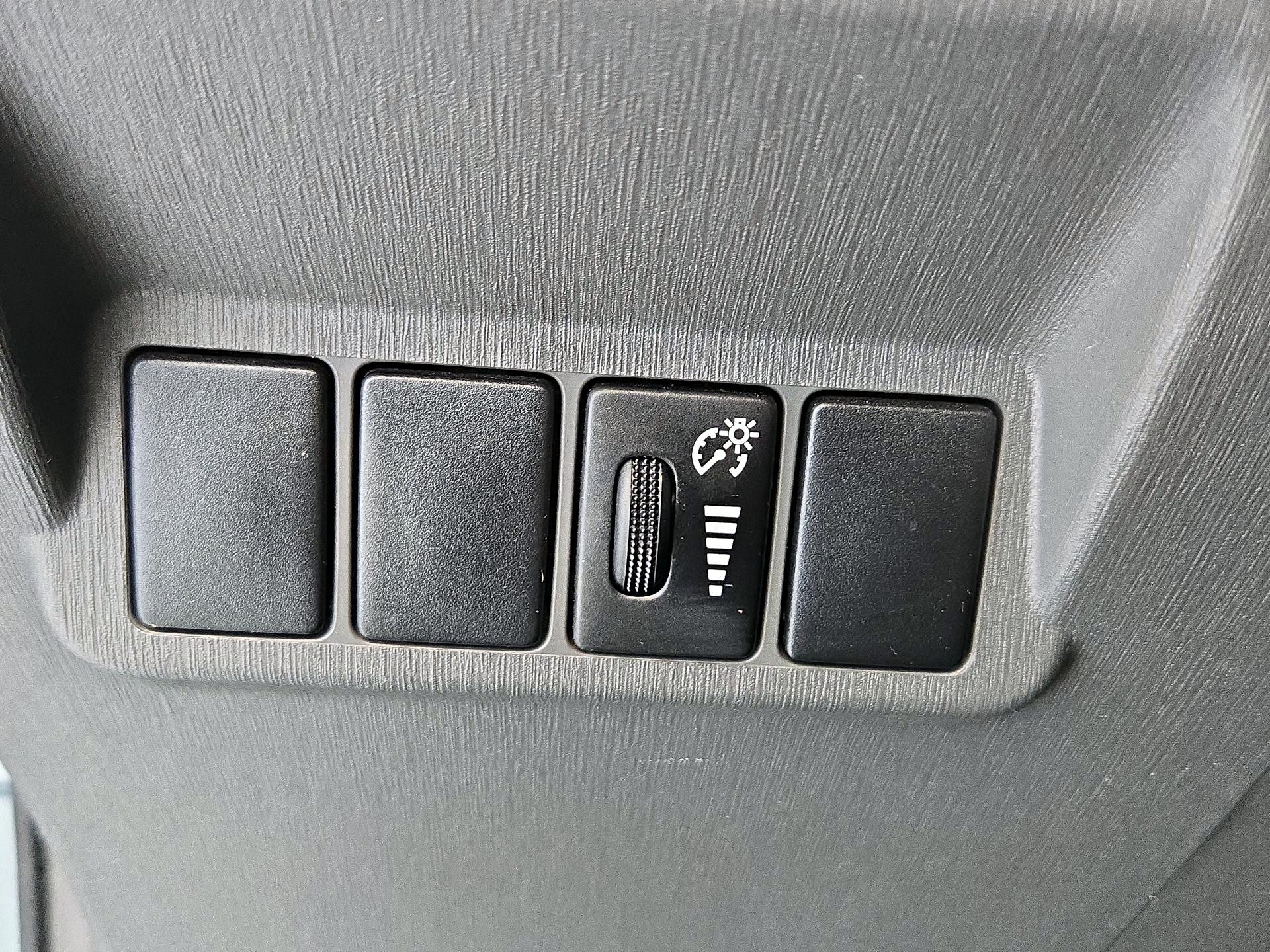 Thumbnail: 2014 Toyota Prius v - 13