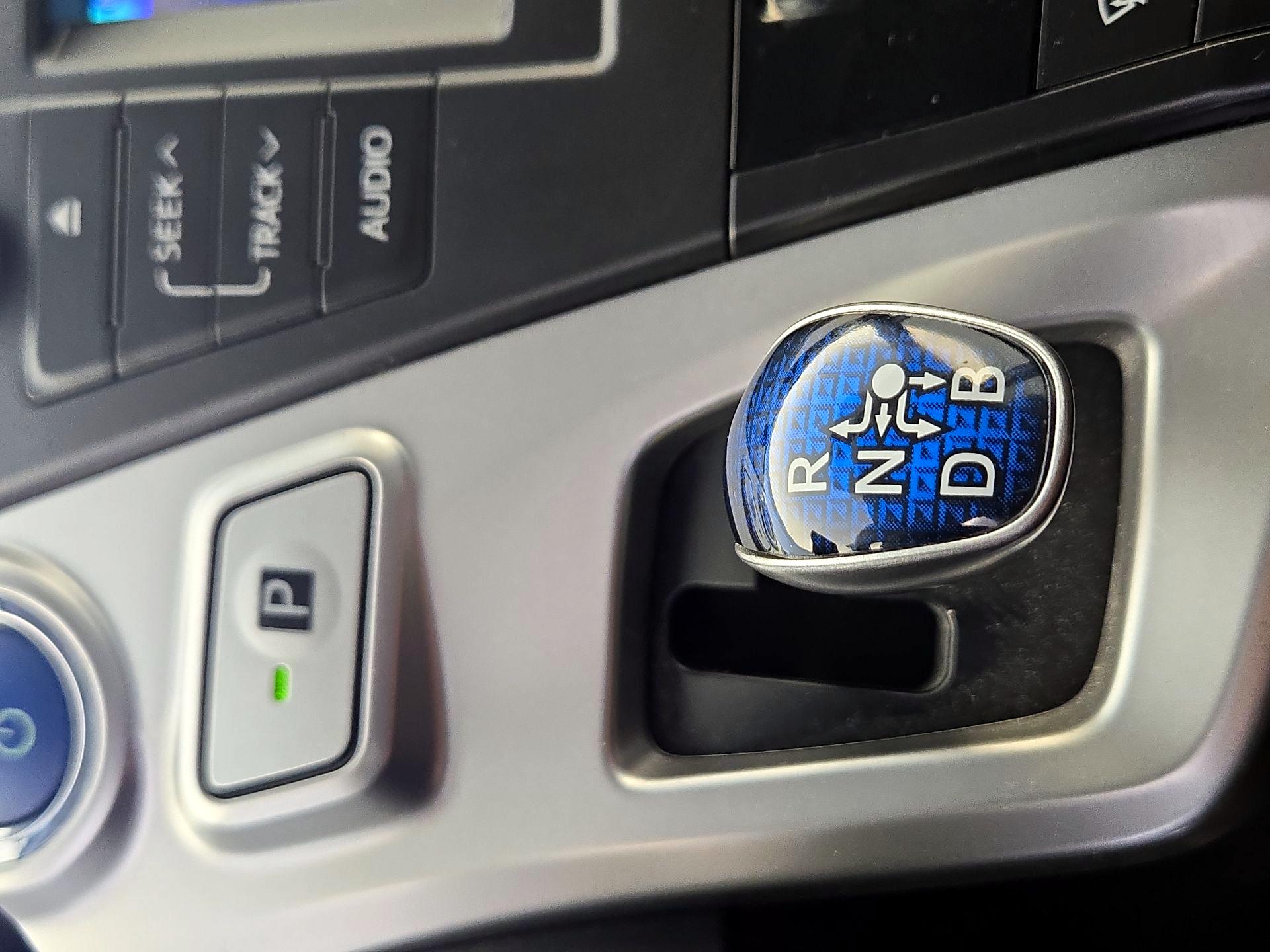 Thumbnail: 2014 Toyota Prius v - 17