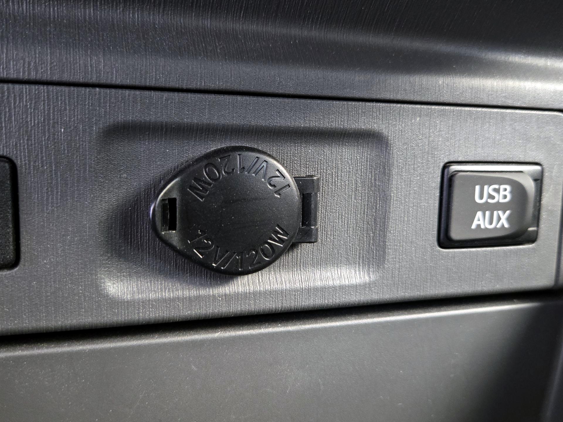 Thumbnail: 2014 Toyota Prius v - 18
