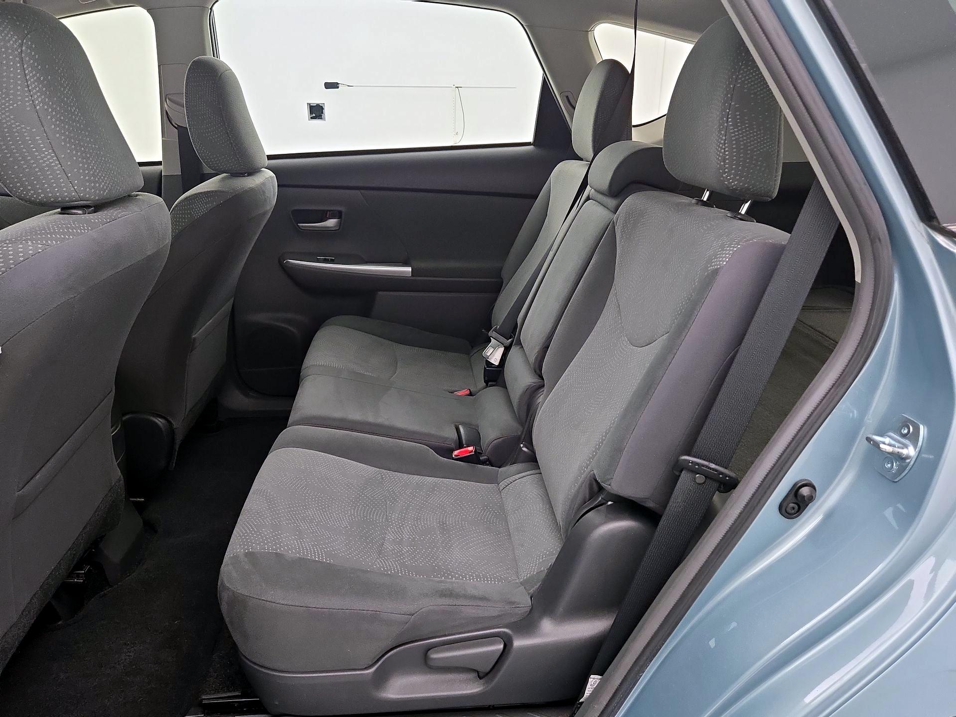 Thumbnail: 2014 Toyota Prius v - 19