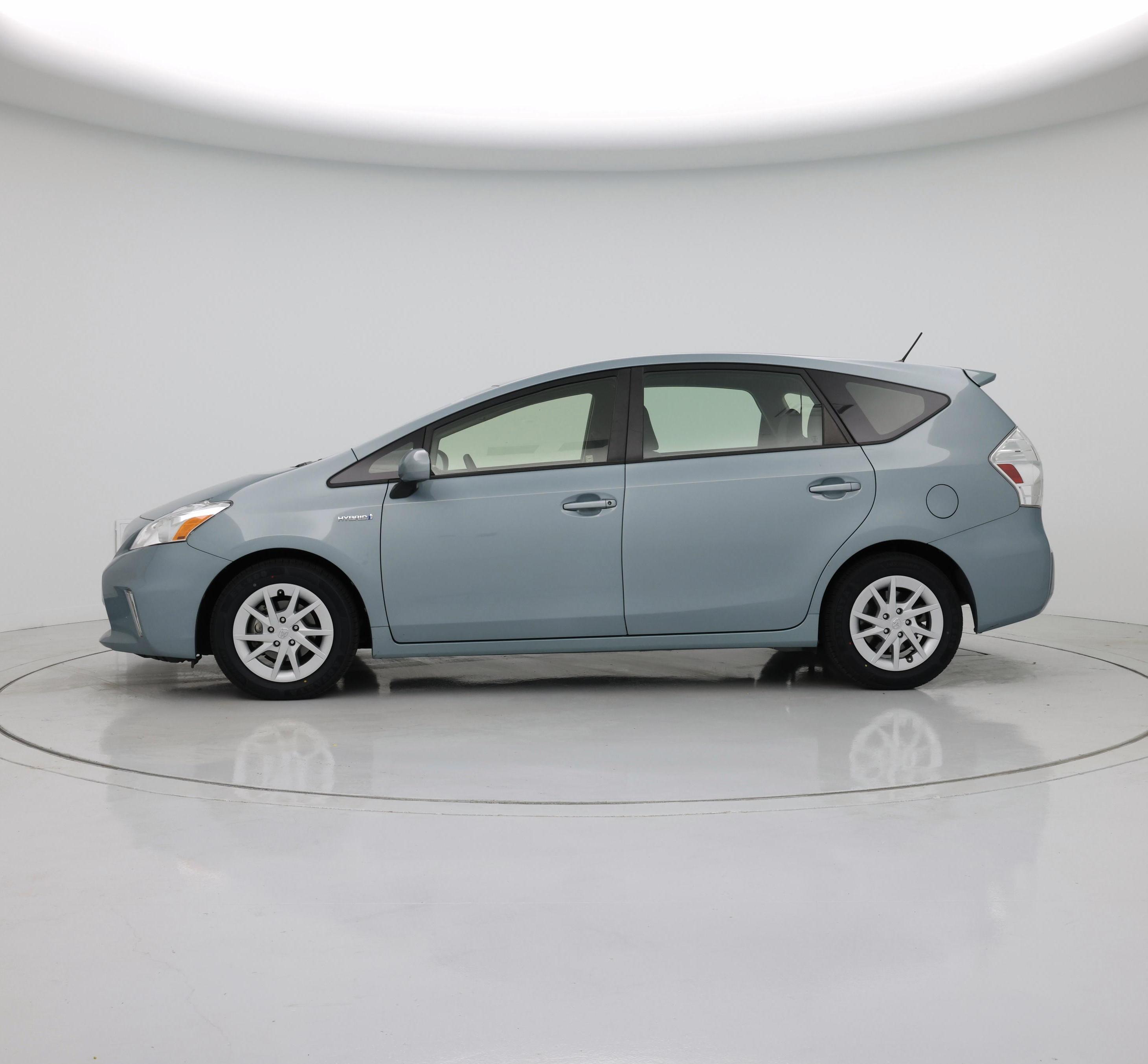 Thumbnail: 2014 Toyota Prius v - 3