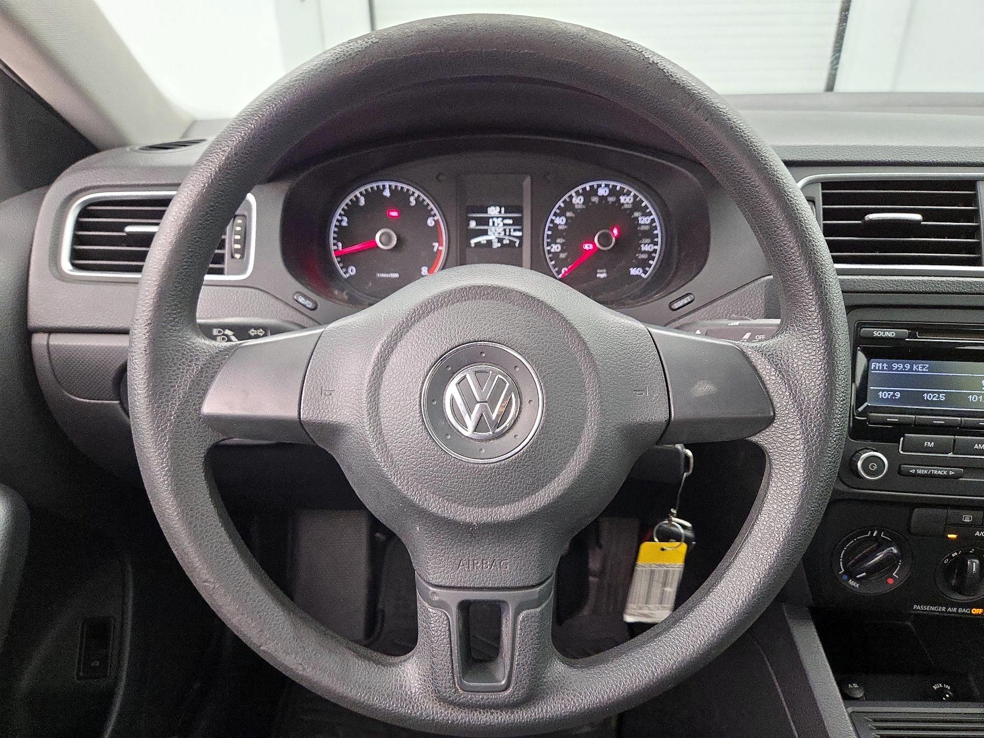 Thumbnail: 2014 Volkswagen Jetta - 10