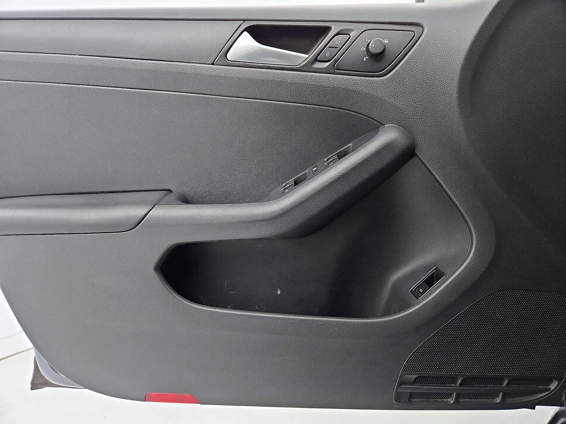 Thumbnail: 2014 Volkswagen Jetta - 12