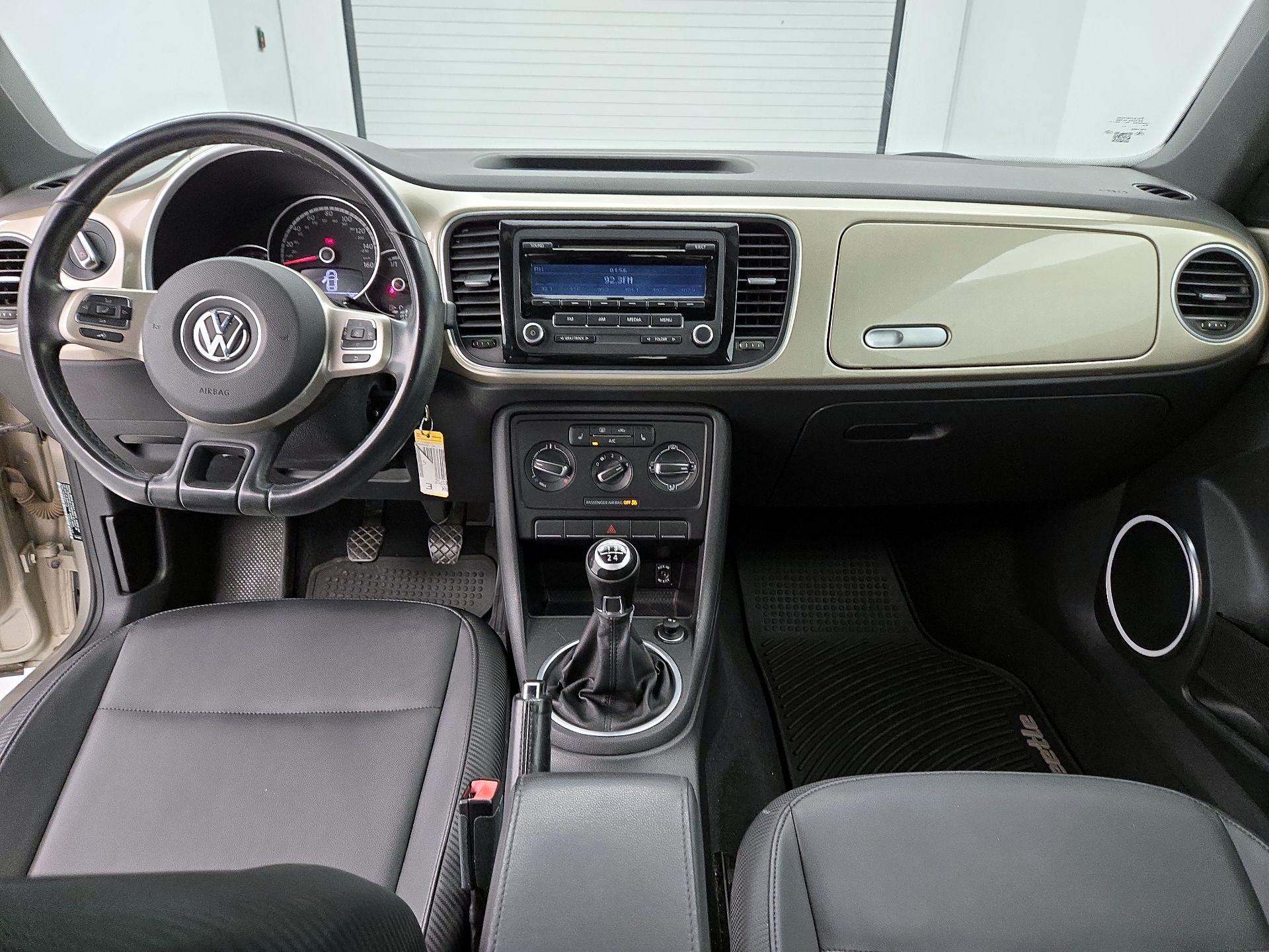 Thumbnail: 2014 Volkswagen Beetle - 9
