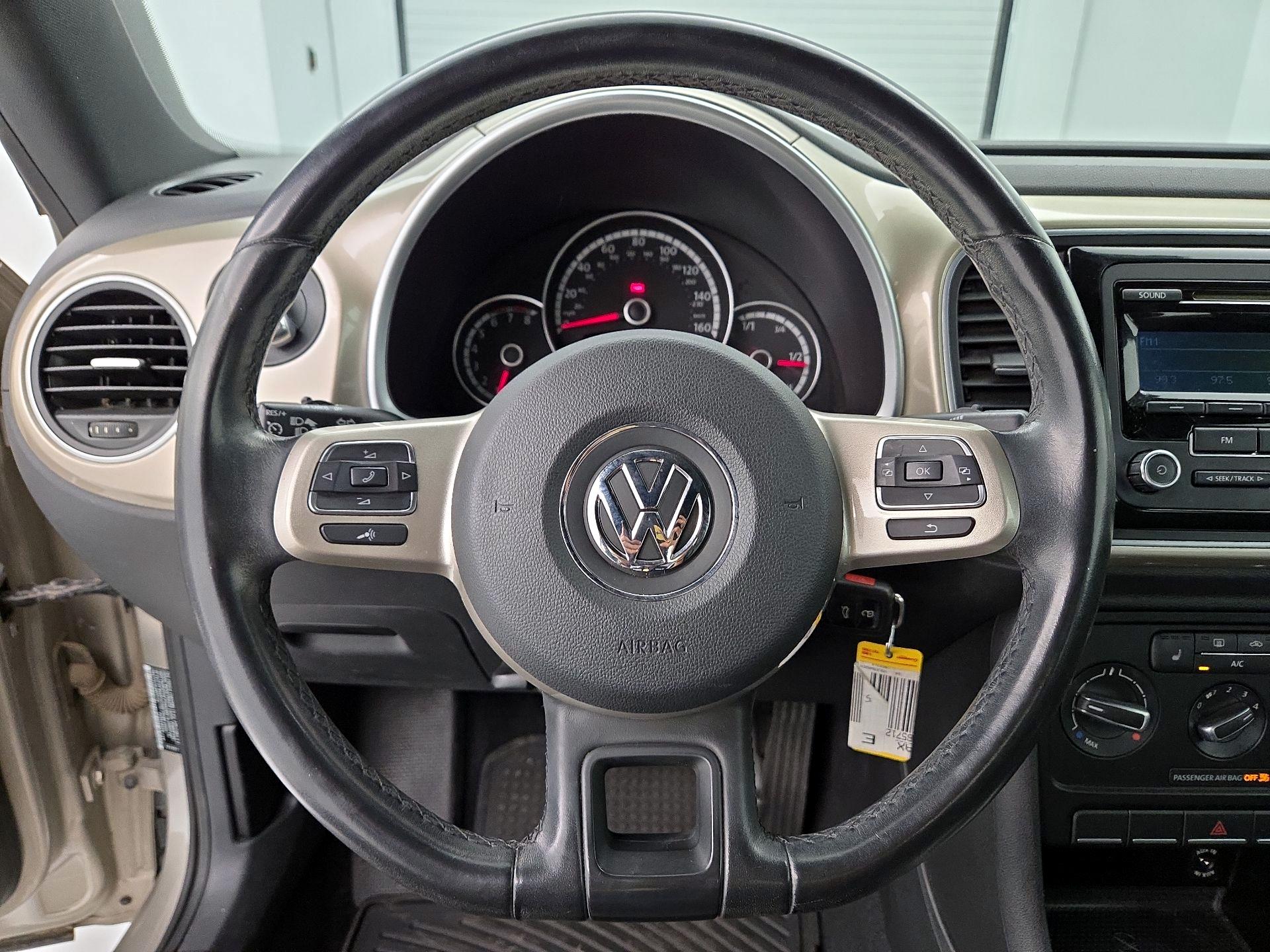 Thumbnail: 2014 Volkswagen Beetle - 10