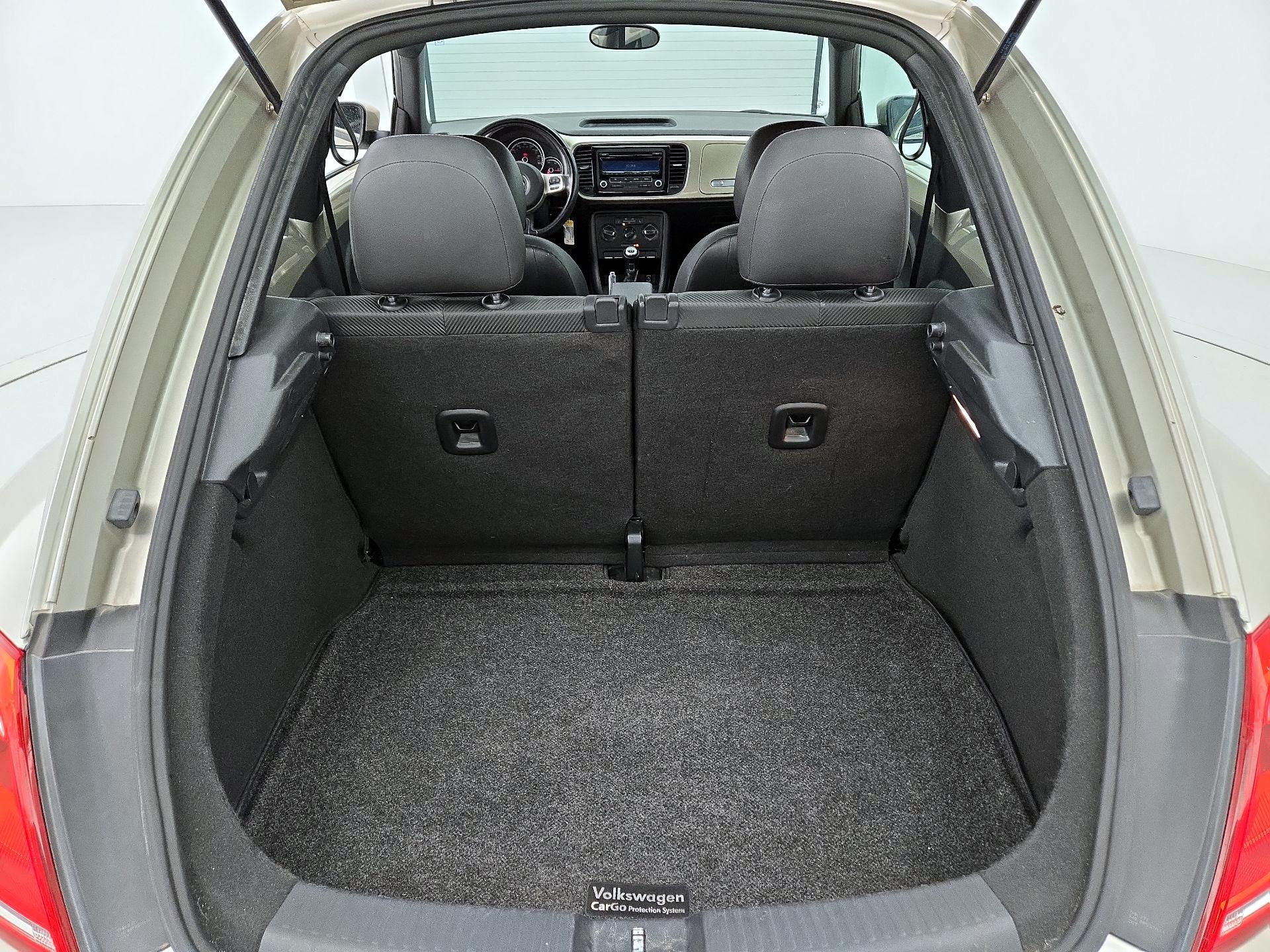 Thumbnail: 2014 Volkswagen Beetle - 17